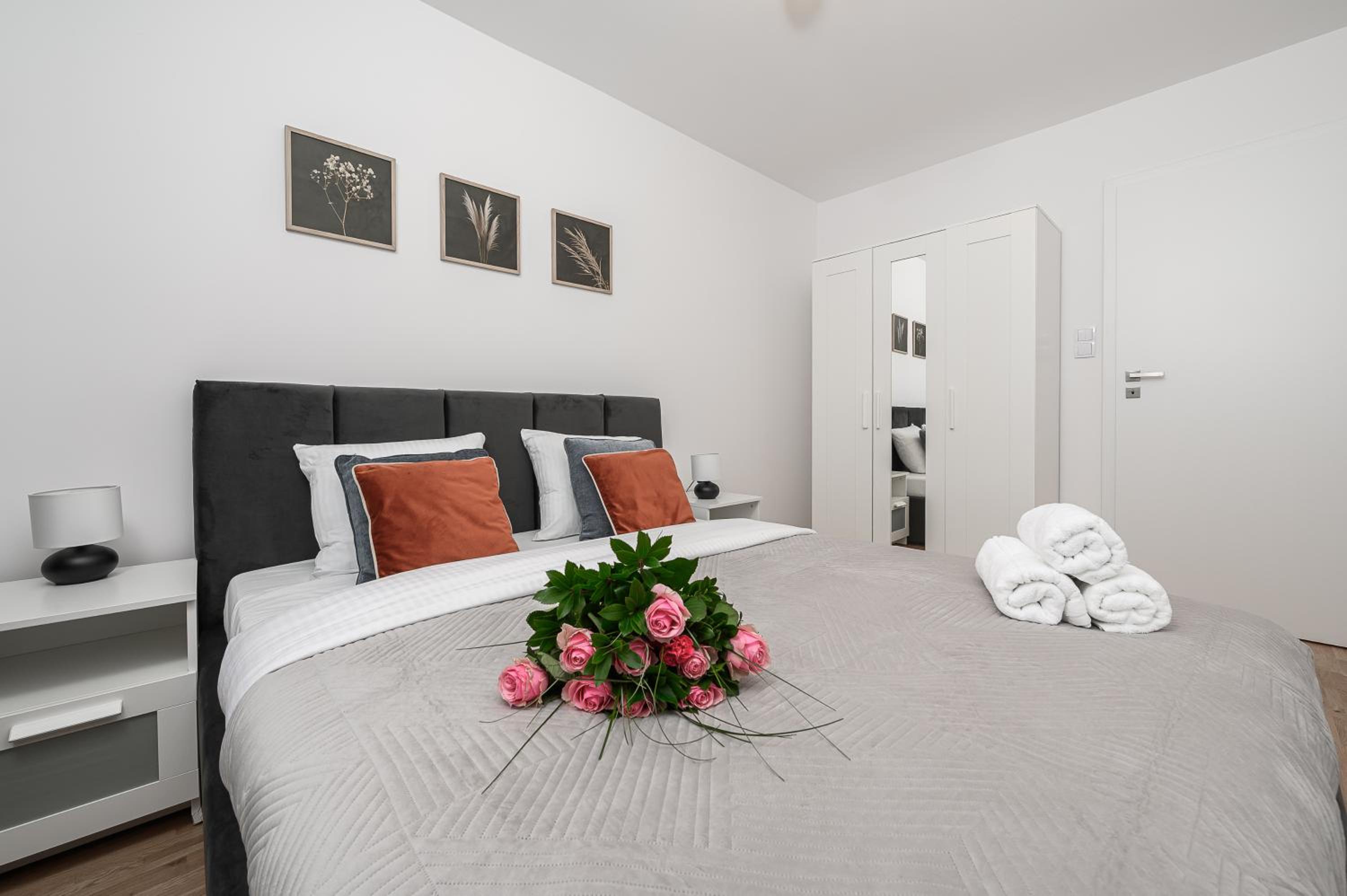 Lumina spacious 3-room apartment with balcony
