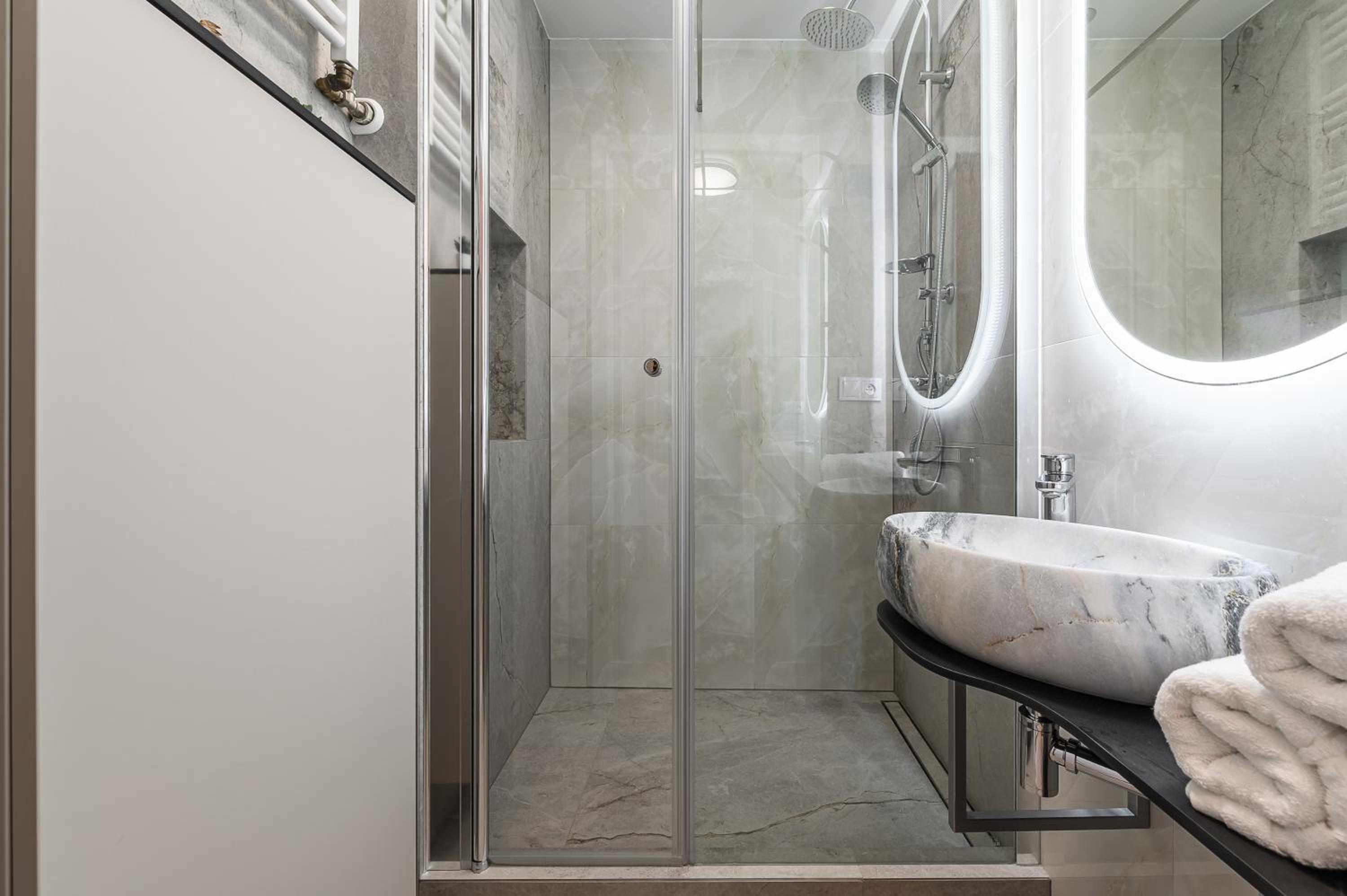 Lumina spacious 3-room apartment with balcony