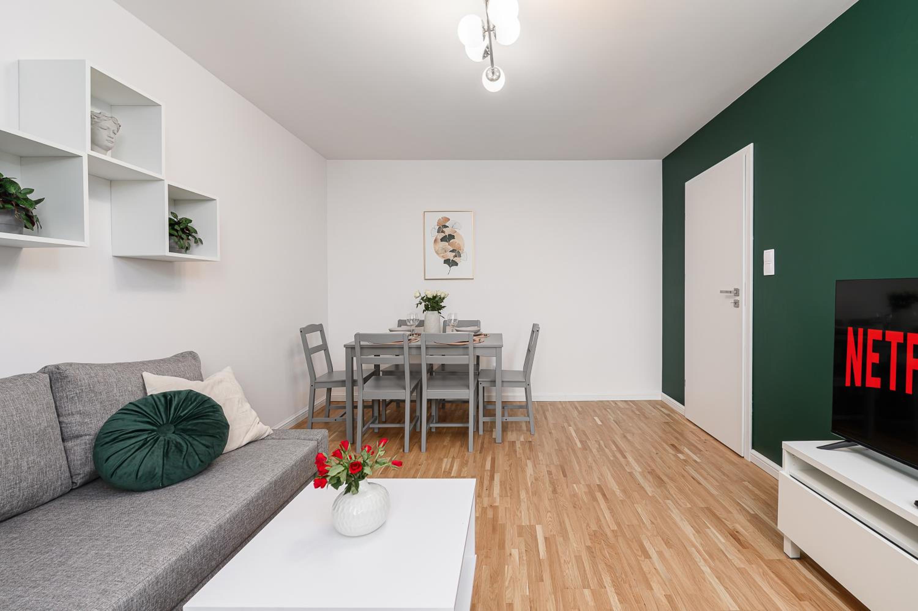 Lumina spacious 3-room apartment with balcony