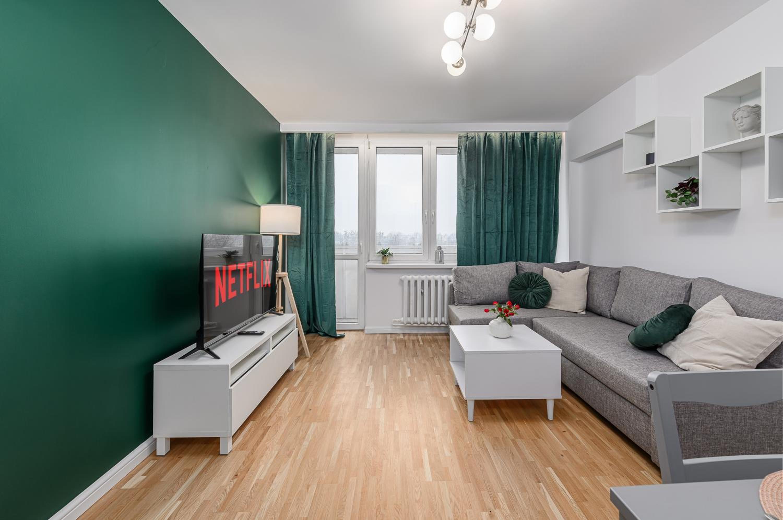 Lumina spacious 3-room apartment with balcony
