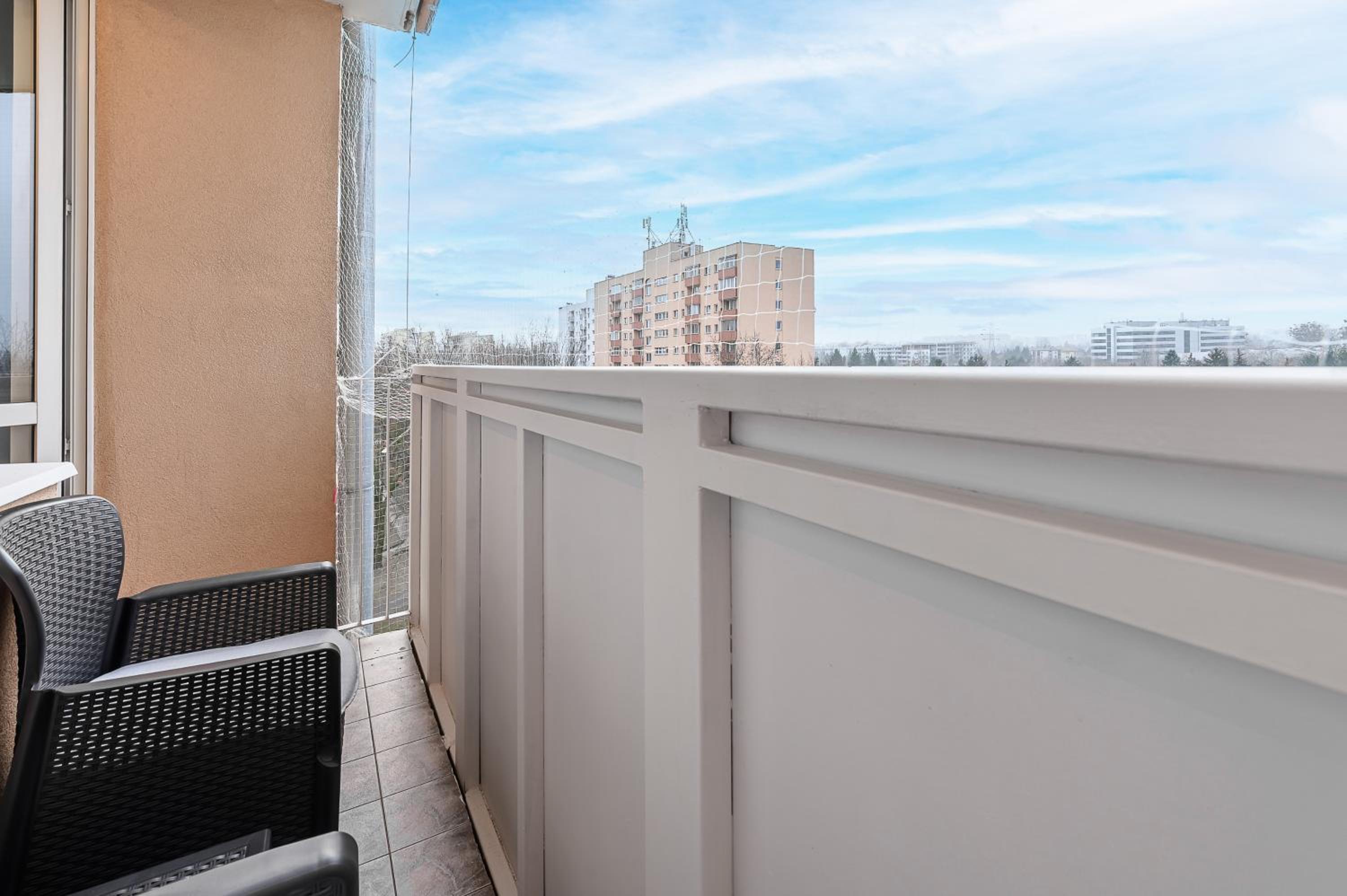 Lumina spacious 3-room apartment with balcony