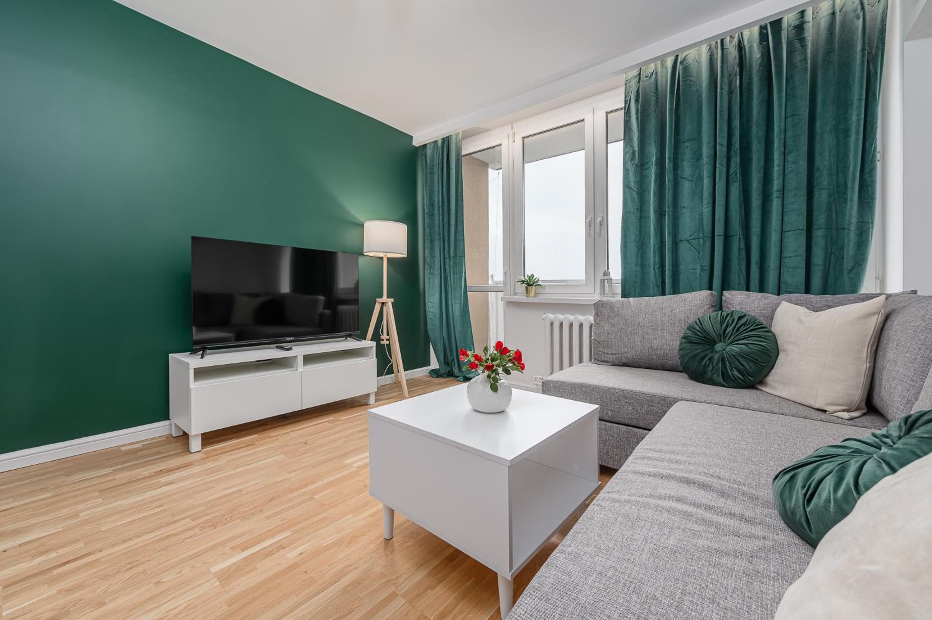 Lumina spacious 3-room apartment with balcony