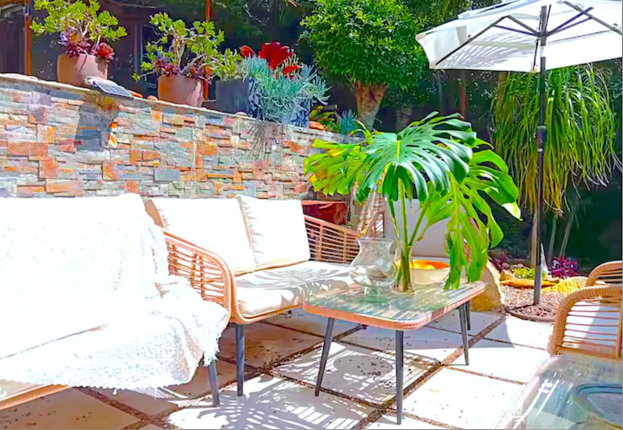 Charming Retreat at Famous Palm Beach Outdoor Spa till 8 Walk to Ocean beach