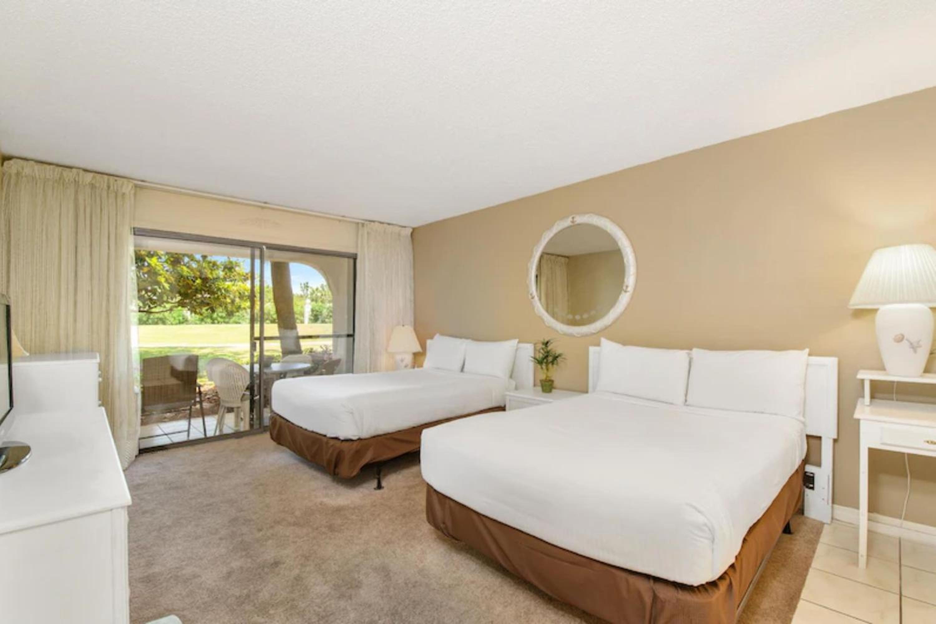 Billie Jean’s Bungalow! Cozy Edgewater Condo w/ Resort Amenities, Sleeps 6