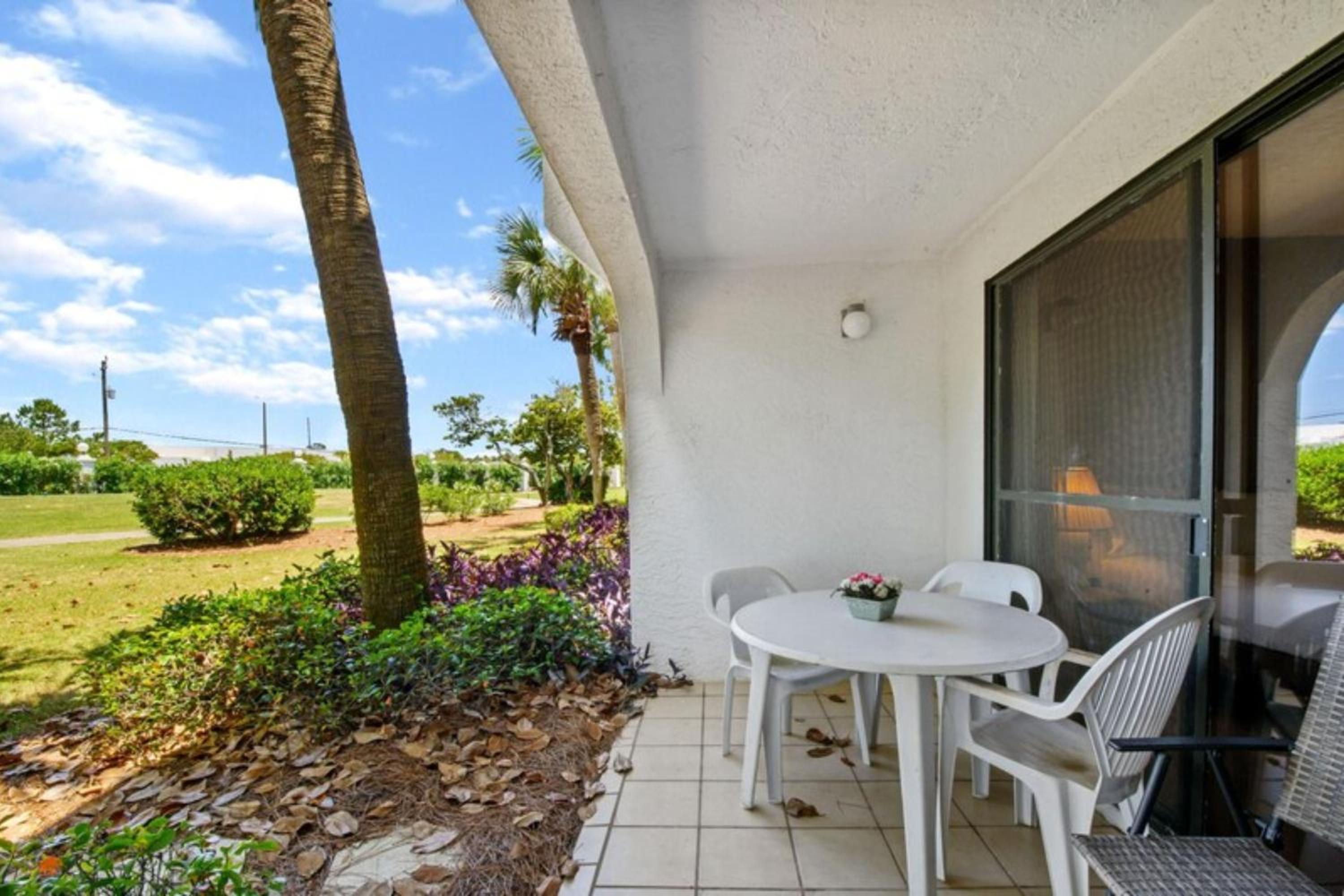 Billie Jean’s Bungalow! Cozy Edgewater Condo w/ Resort Amenities, Sleeps 6