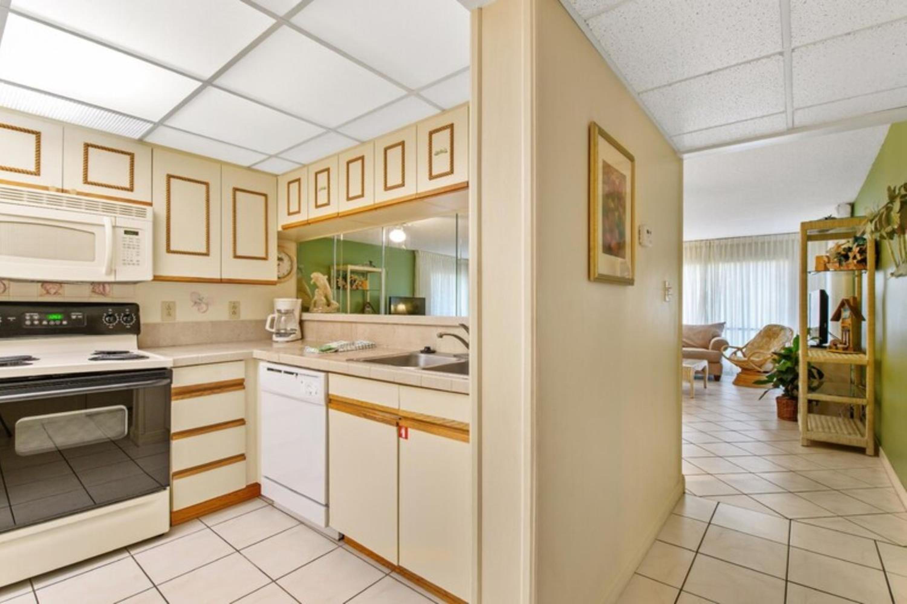 Billie Jean’s Bungalow! Cozy Edgewater Condo w/ Resort Amenities, Sleeps 6