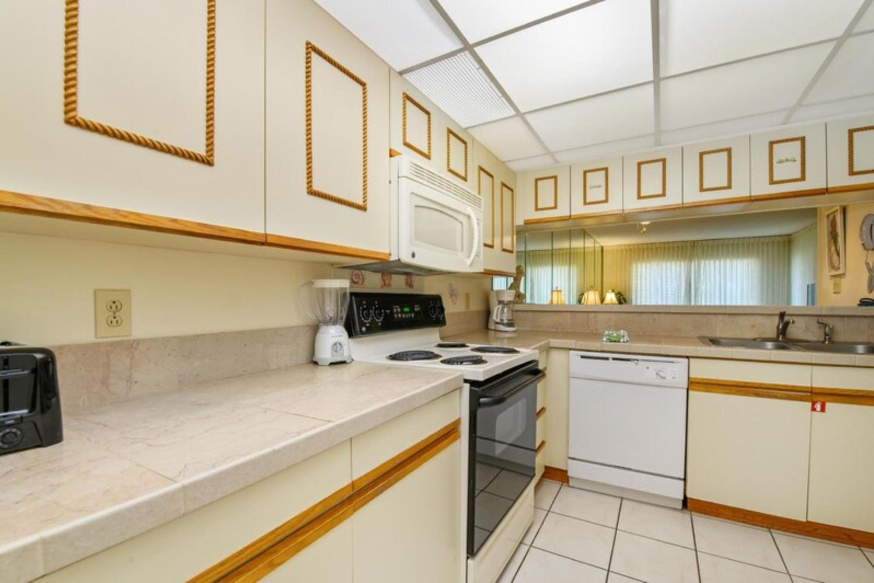 Billie Jean’s Bungalow! Cozy Edgewater Condo w/ Resort Amenities, Sleeps 6
