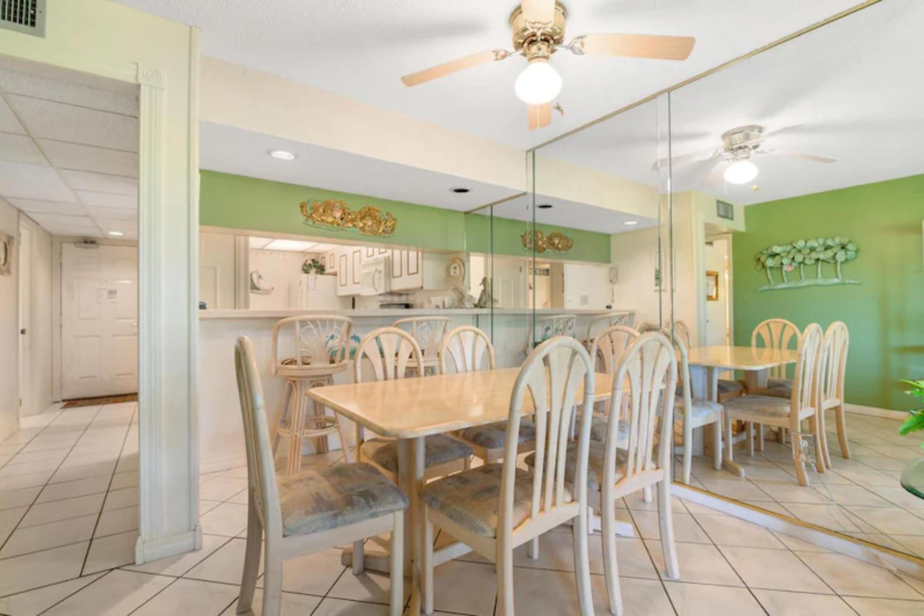 Billie Jean’s Bungalow! Cozy Edgewater Condo w/ Resort Amenities, Sleeps 6
