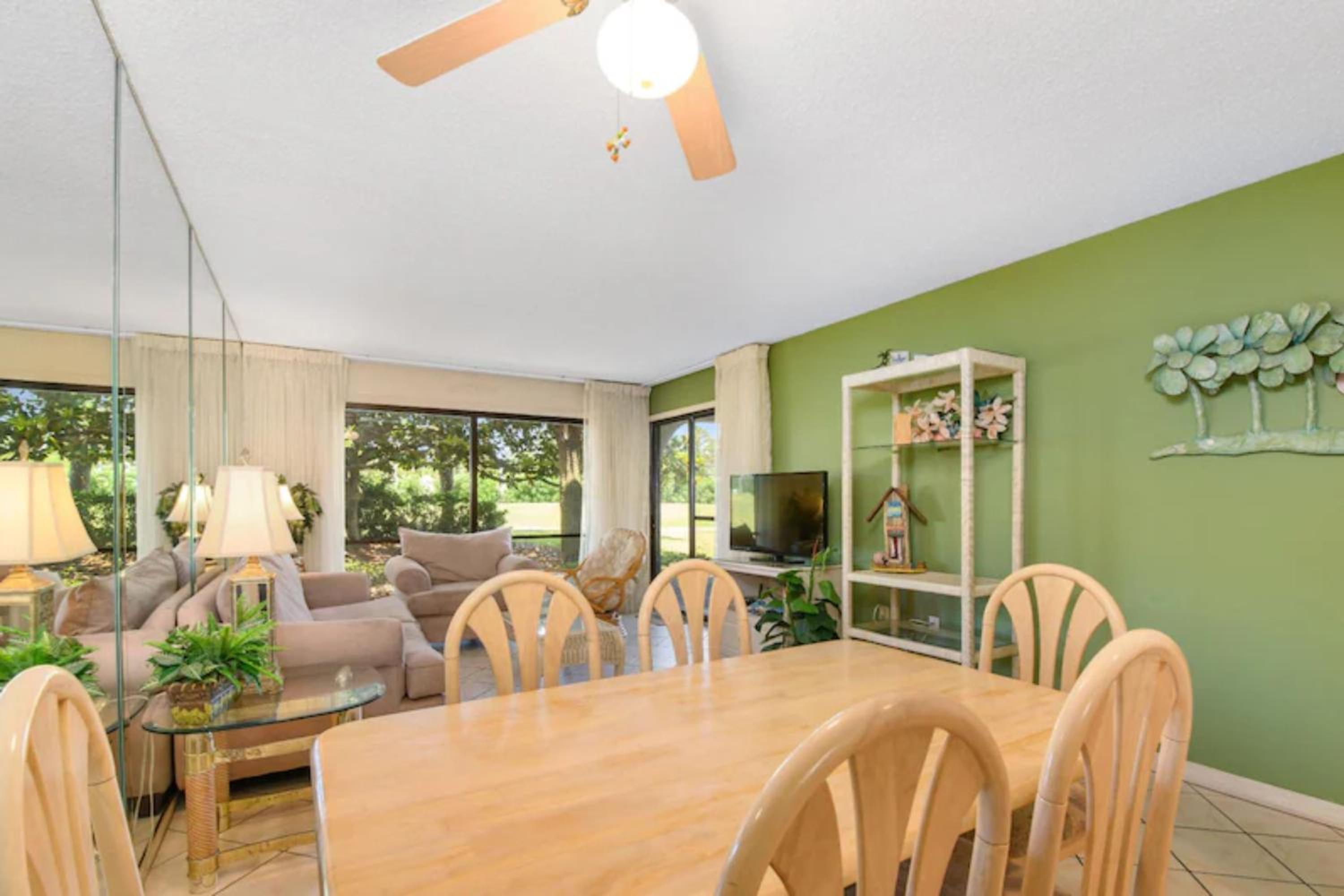 Billie Jean’s Bungalow! Cozy Edgewater Condo w/ Resort Amenities, Sleeps 6