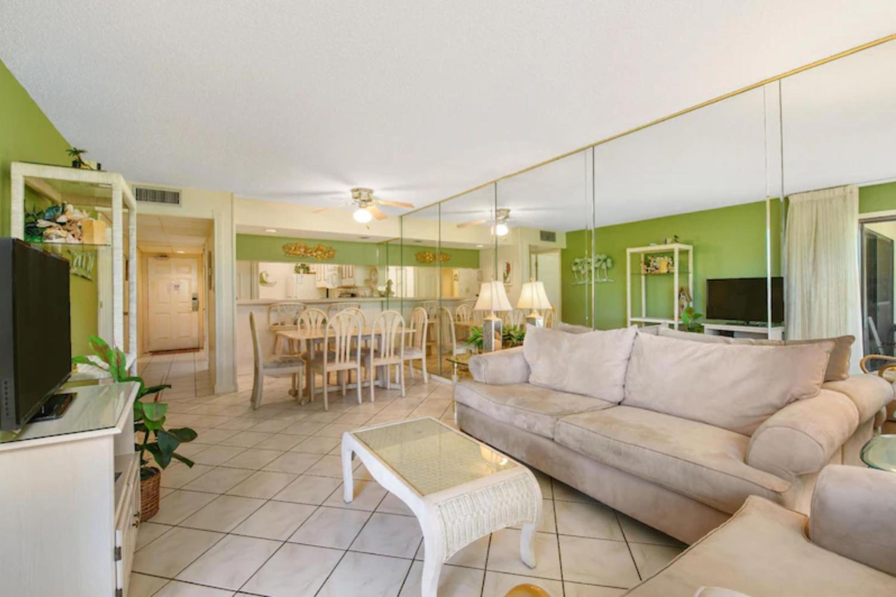 Billie Jean’s Bungalow! Cozy Edgewater Condo w/ Resort Amenities, Sleeps 6