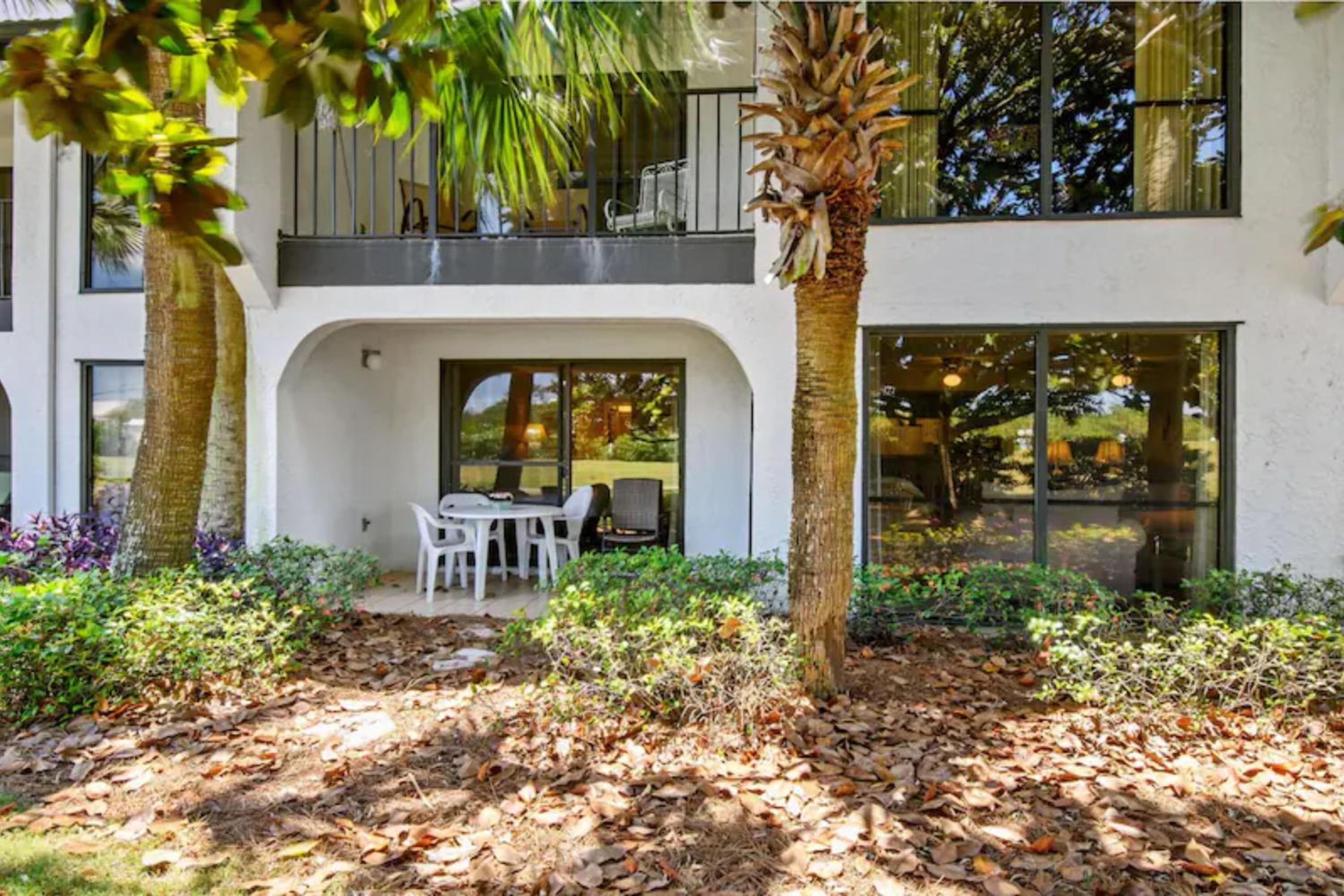 Billie Jean’s Bungalow! Cozy Edgewater Condo w/ Resort Amenities, Sleeps 6