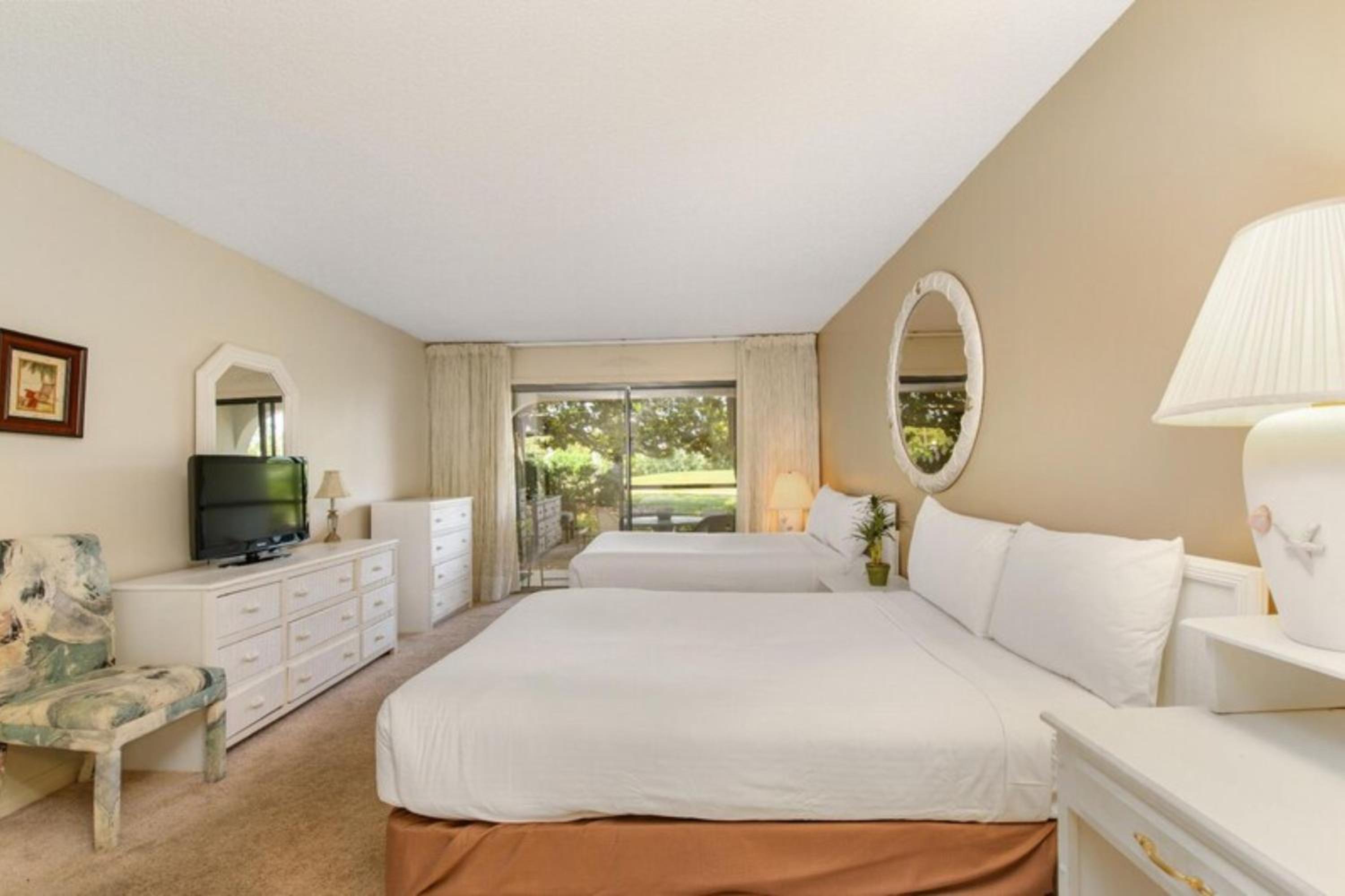 Billie Jean’s Bungalow! Cozy Edgewater Condo w/ Resort Amenities, Sleeps 6