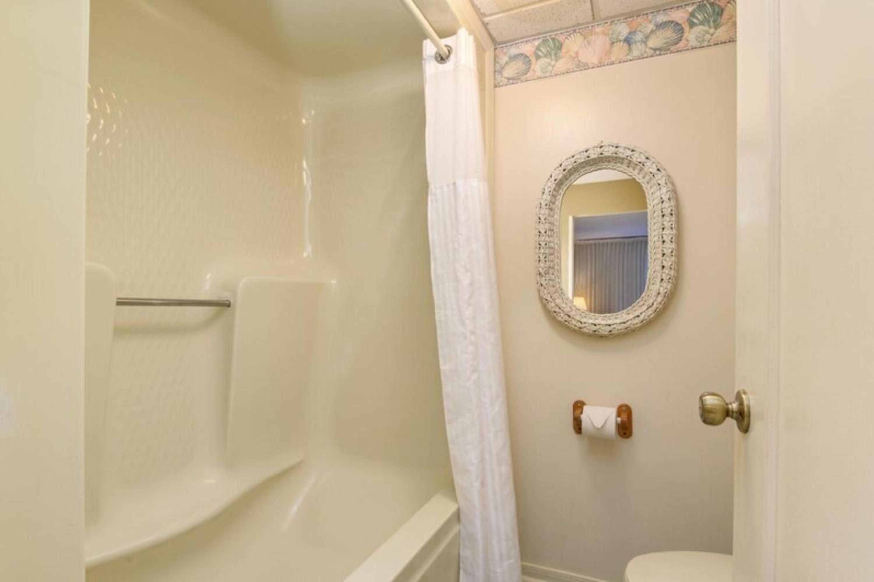 Billie Jean’s Bungalow! Cozy Edgewater Condo w/ Resort Amenities, Sleeps 6