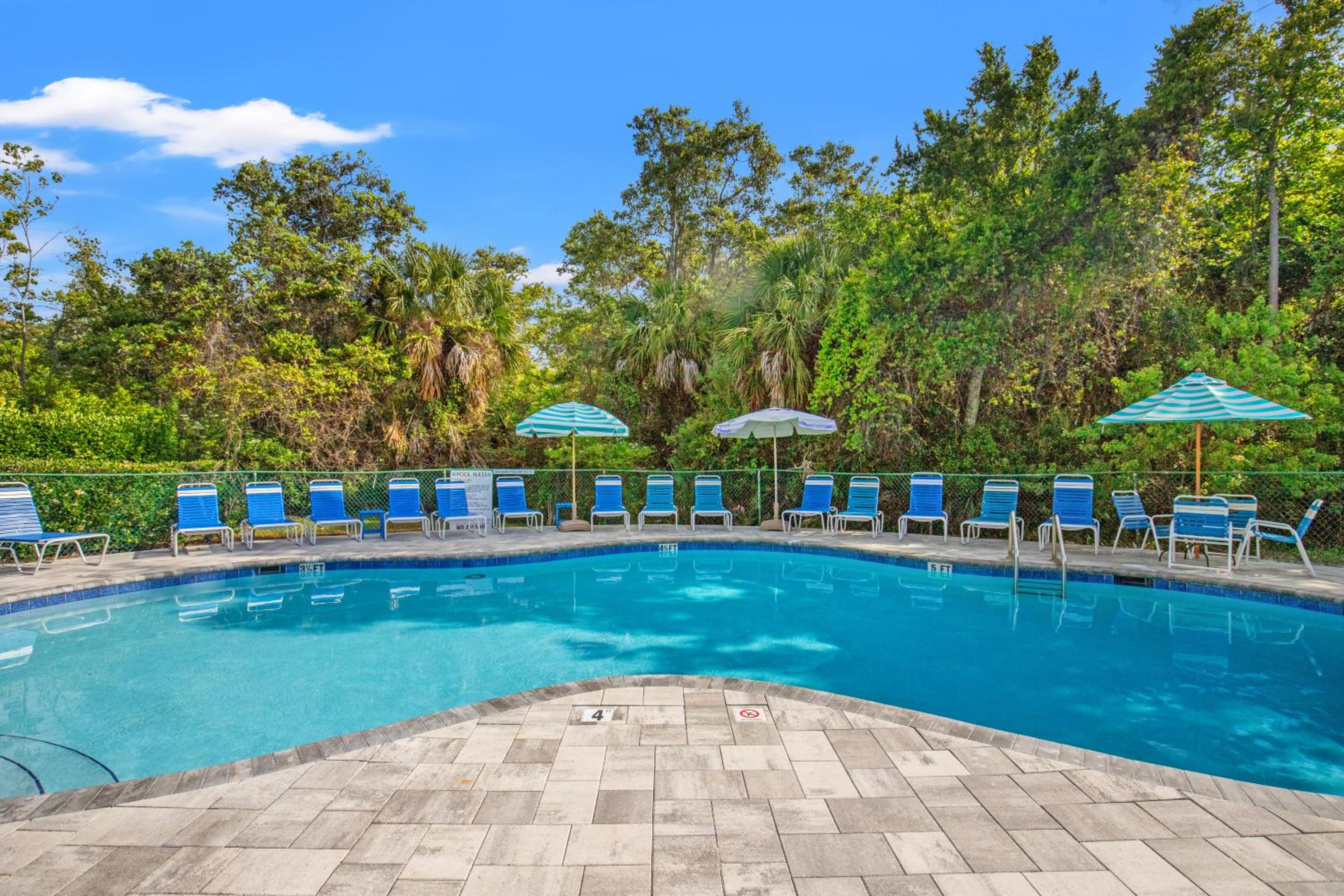 Billie Jean’s Bungalow! Cozy Edgewater Condo w/ Resort Amenities, Sleeps 6