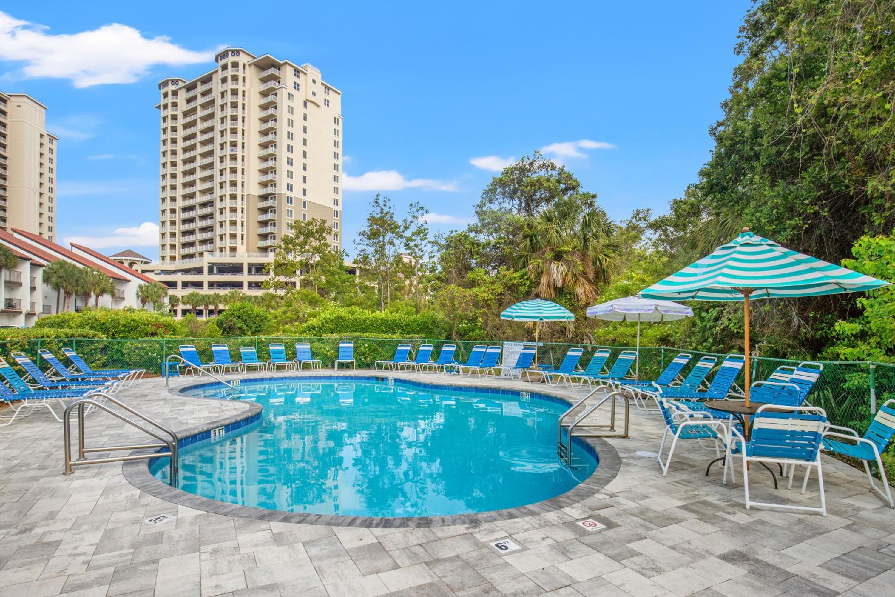 Billie Jean’s Bungalow! Cozy Edgewater Condo w/ Resort Amenities, Sleeps 6