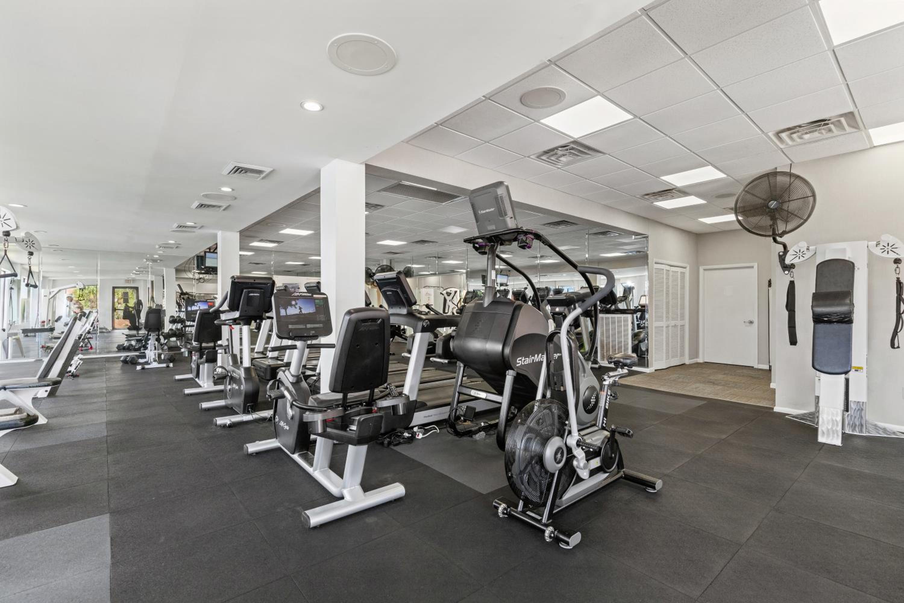 Billie Jean’s Bungalow! Cozy Edgewater Condo w/ Resort Amenities, Sleeps 6