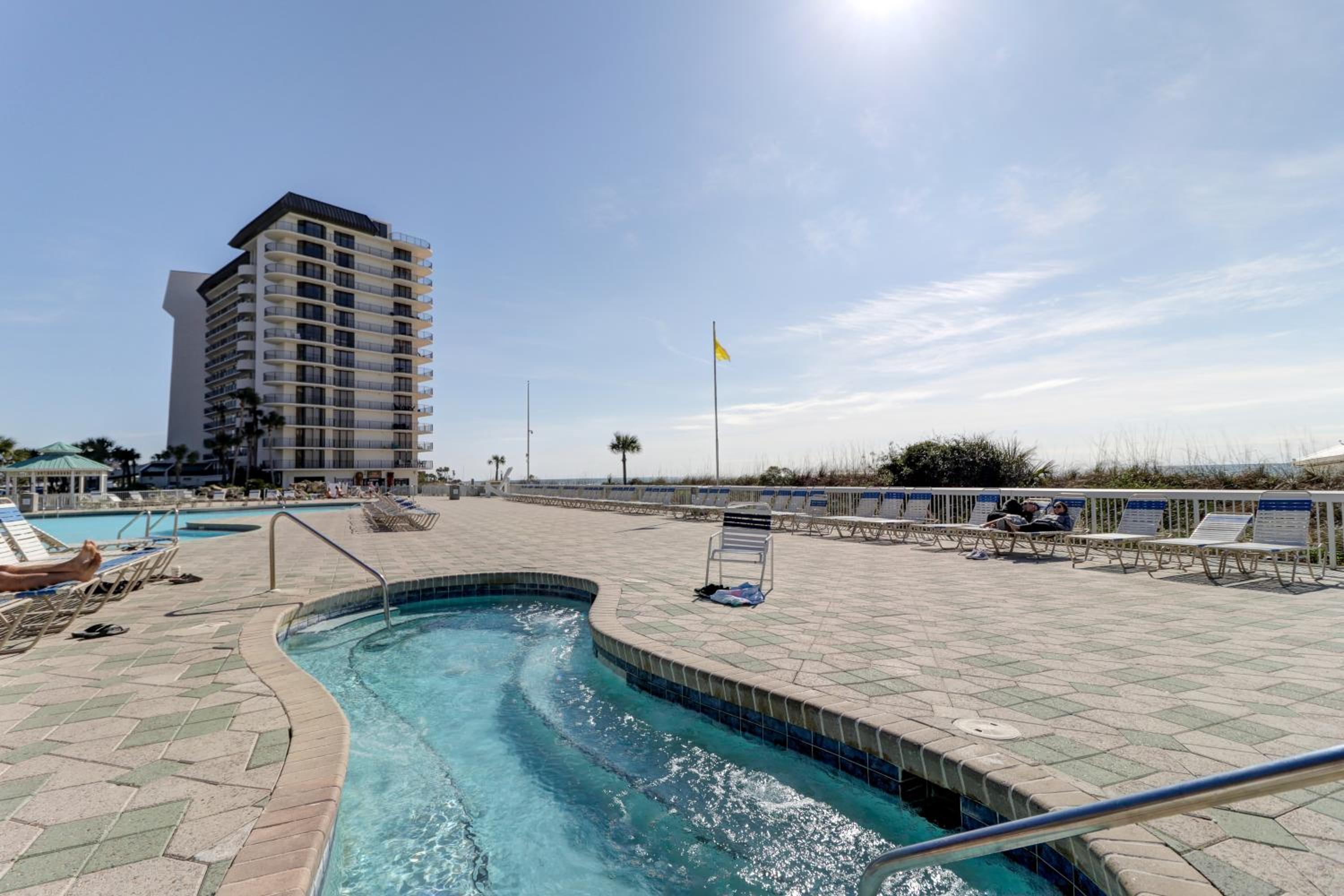 Billie Jean’s Bungalow! Cozy Edgewater Condo w/ Resort Amenities, Sleeps 6
