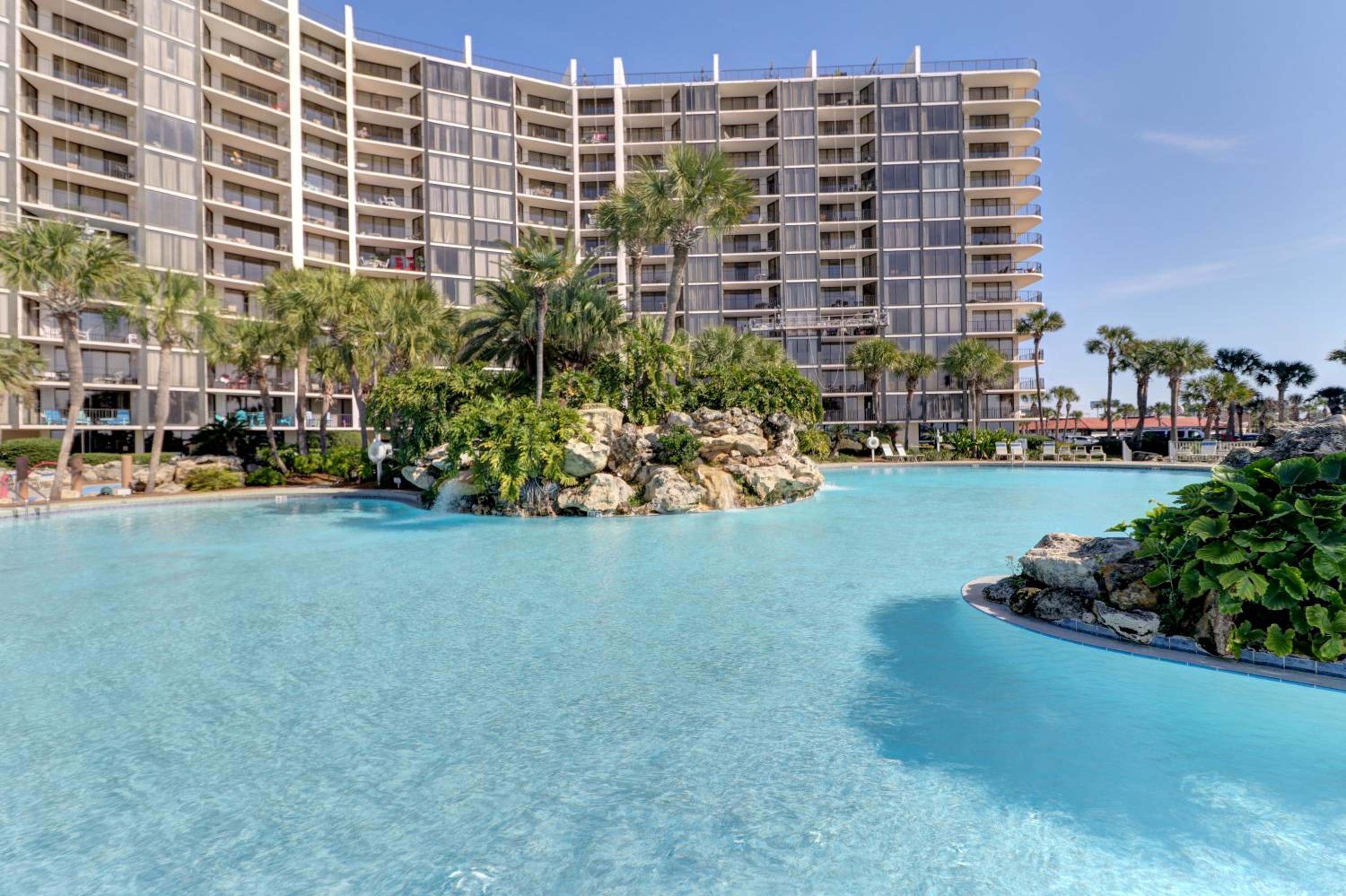 Billie Jean’s Bungalow! Cozy Edgewater Condo w/ Resort Amenities, Sleeps 6