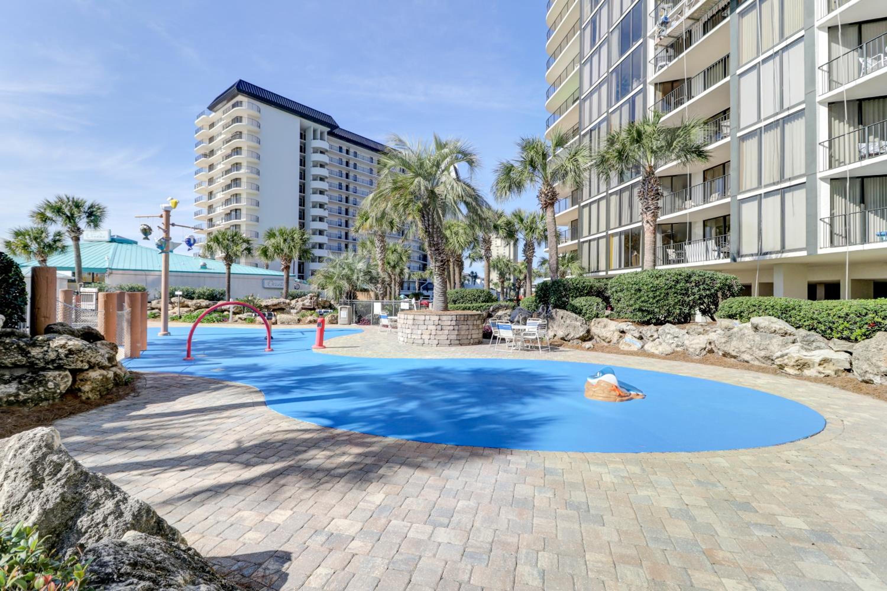 Billie Jean’s Bungalow! Cozy Edgewater Condo w/ Resort Amenities, Sleeps 6