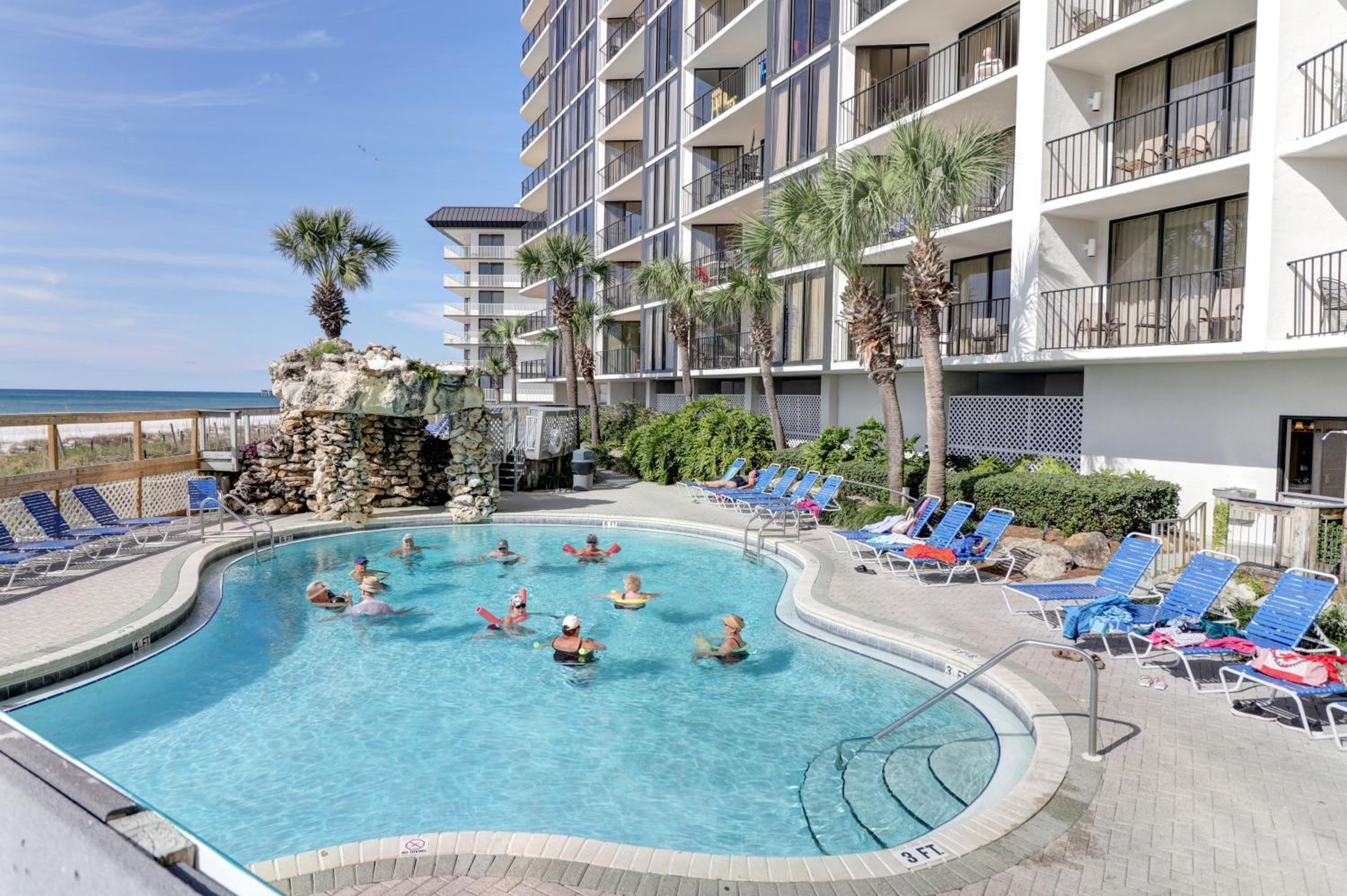 Billie Jean’s Bungalow! Cozy Edgewater Condo w/ Resort Amenities, Sleeps 6