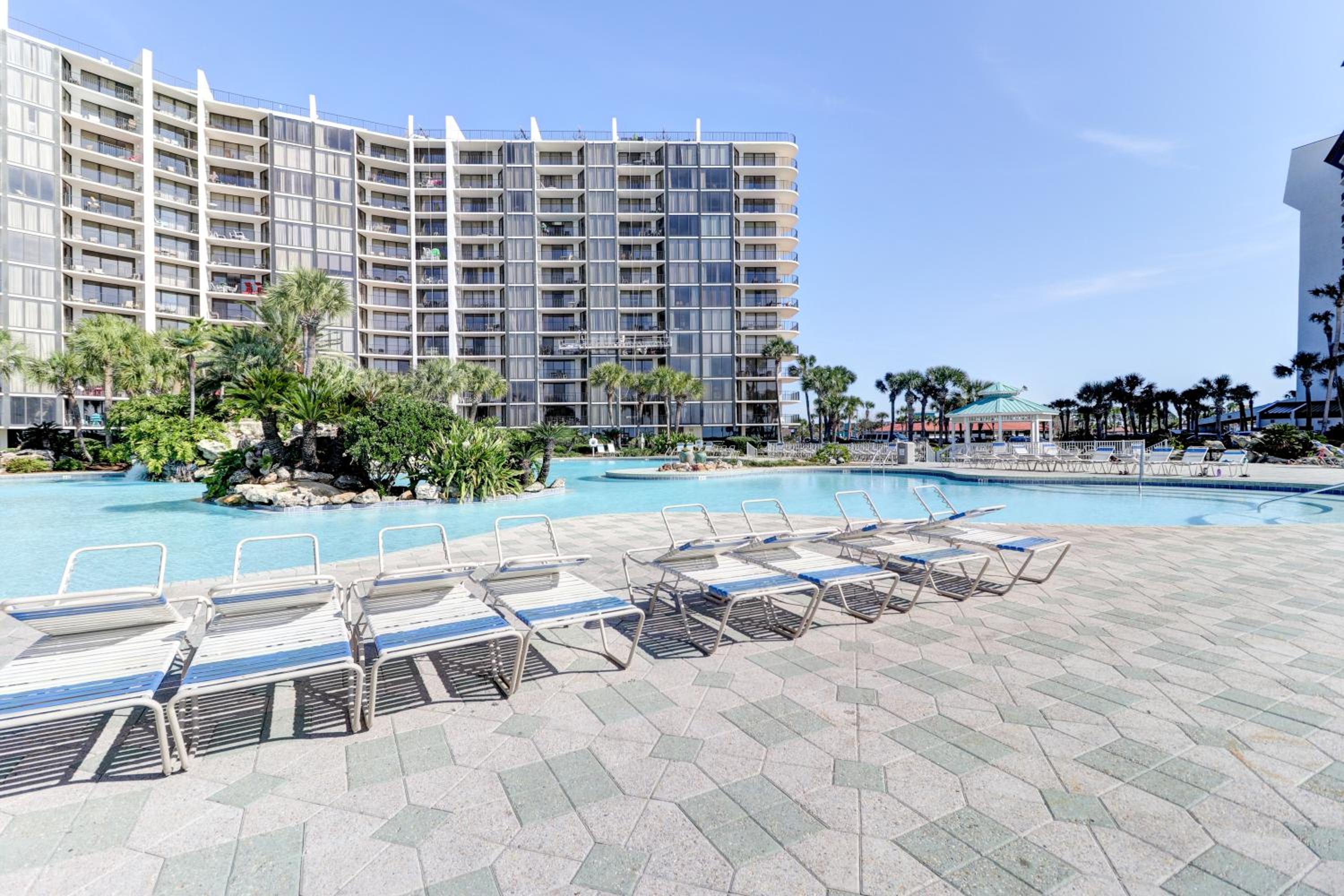 Billie Jean’s Bungalow! Cozy Edgewater Condo w/ Resort Amenities, Sleeps 6