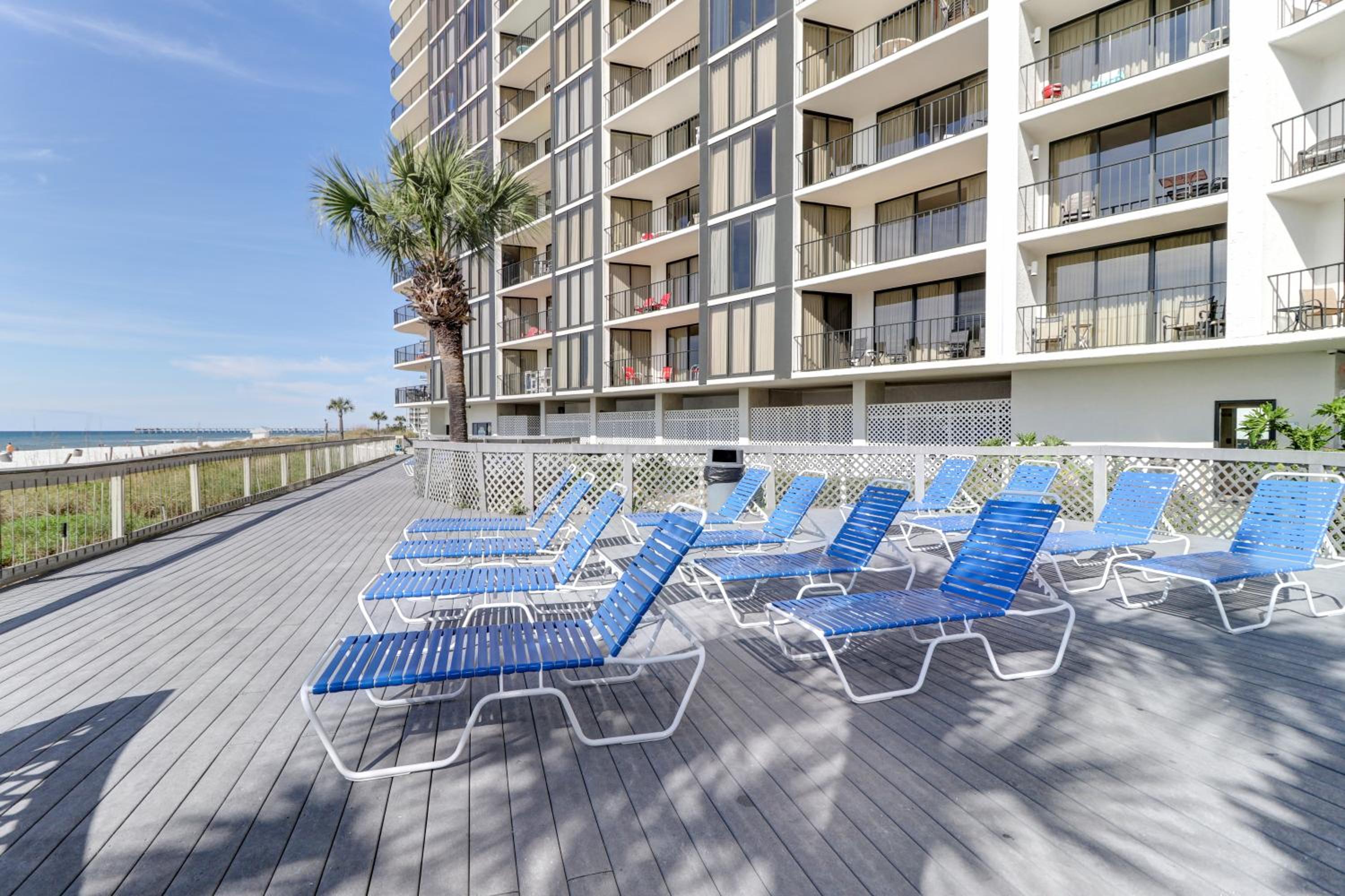 Billie Jean’s Bungalow! Cozy Edgewater Condo w/ Resort Amenities, Sleeps 6
