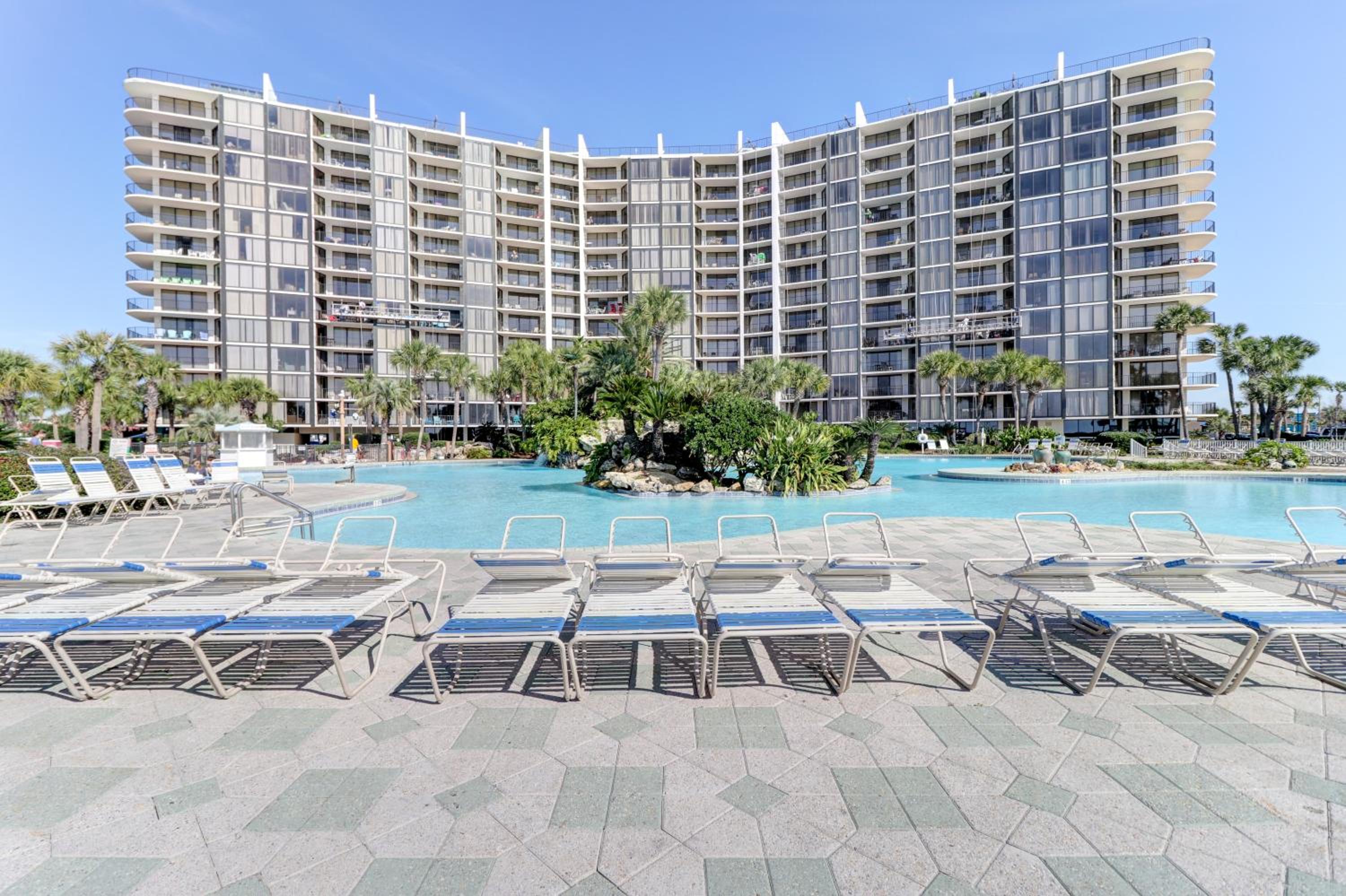 Billie Jean’s Bungalow! Cozy Edgewater Condo w/ Resort Amenities, Sleeps 6