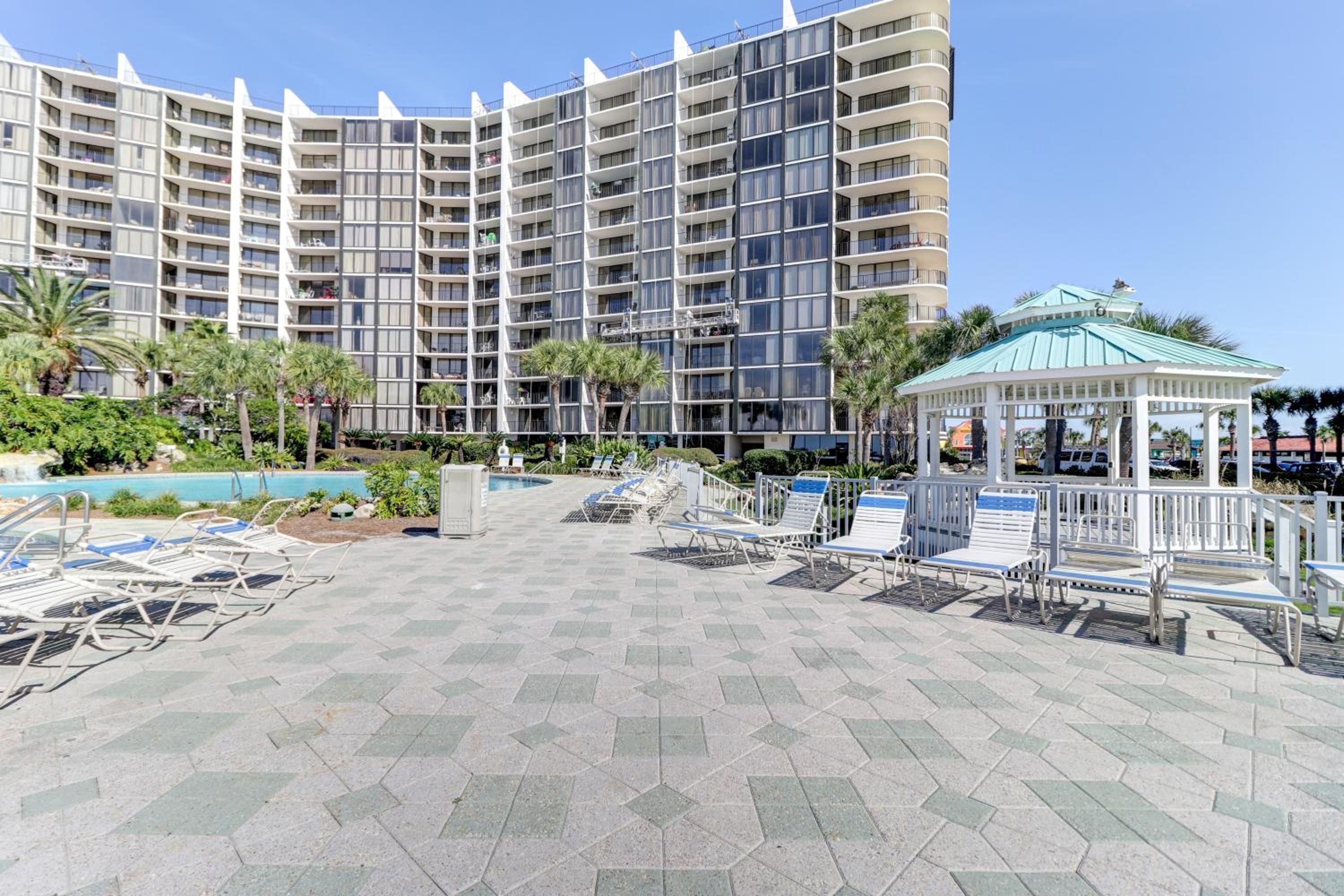 Billie Jean’s Bungalow! Cozy Edgewater Condo w/ Resort Amenities, Sleeps 6