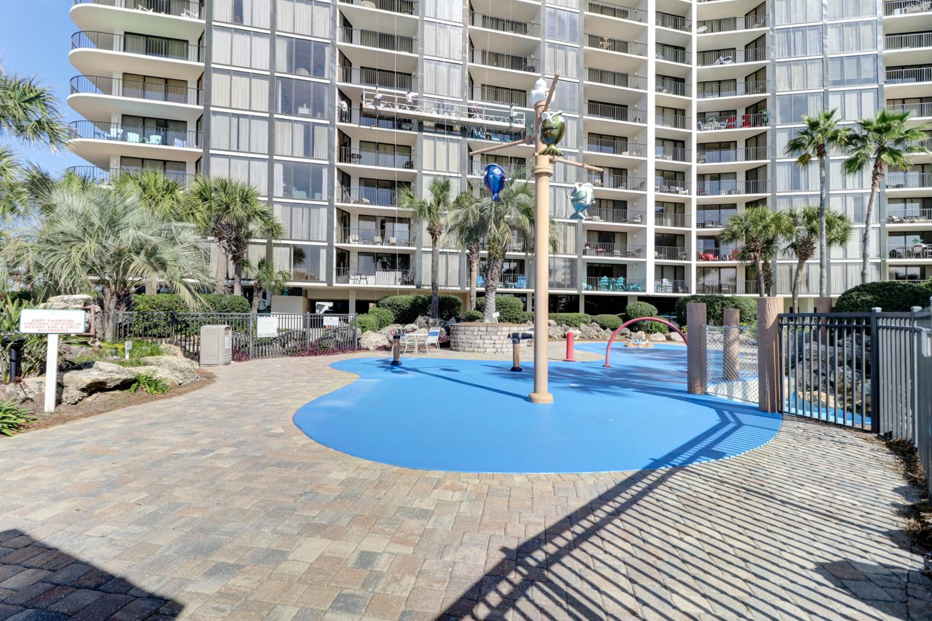 Billie Jean’s Bungalow! Cozy Edgewater Condo w/ Resort Amenities, Sleeps 6