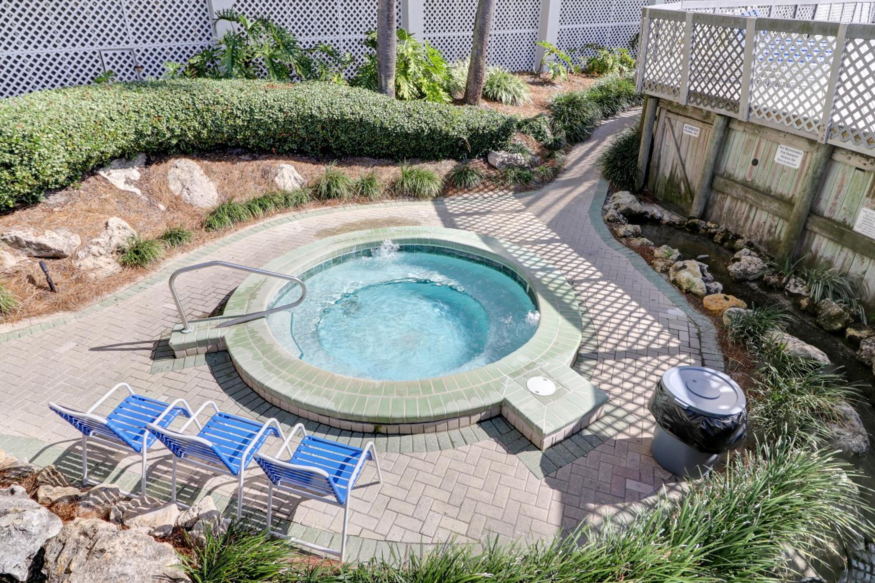 Billie Jean’s Bungalow! Cozy Edgewater Condo w/ Resort Amenities, Sleeps 6