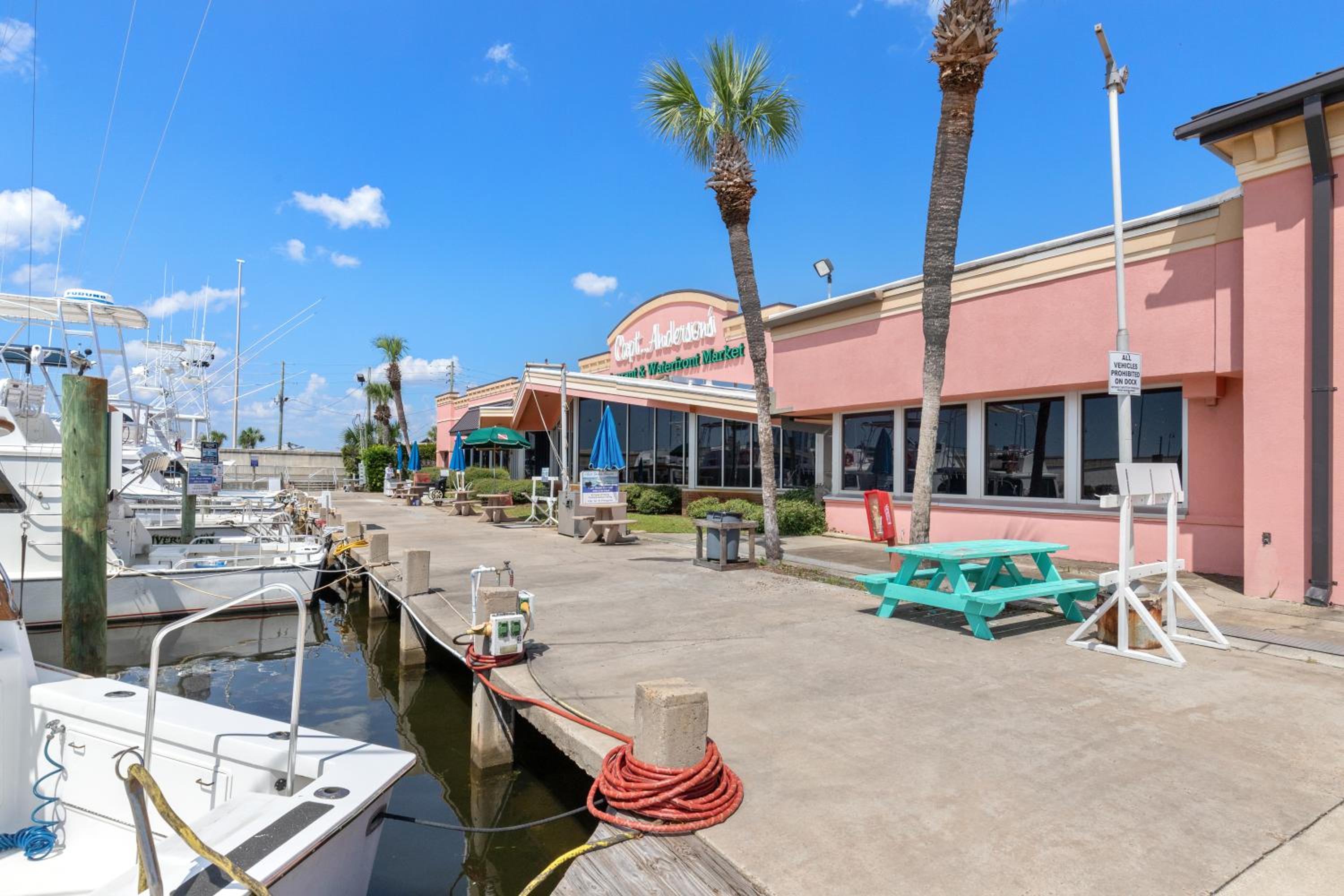 Billie Jean’s Bungalow! Cozy Edgewater Condo w/ Resort Amenities, Sleeps 6