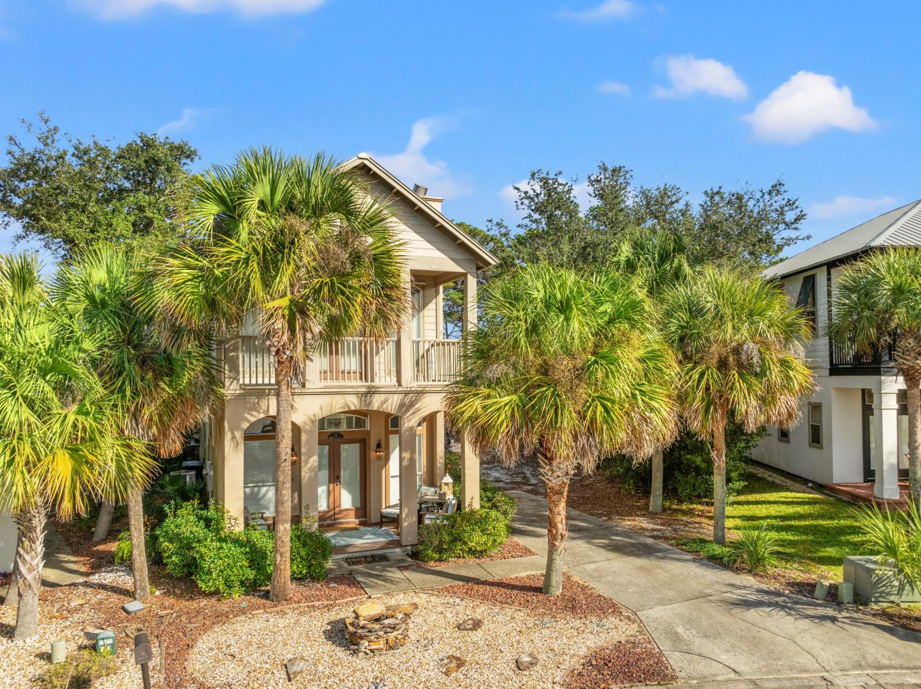 Sunset Cove: Charming 3BR/3BA Beach House Sleeps 8 with Sunsets & Serenity