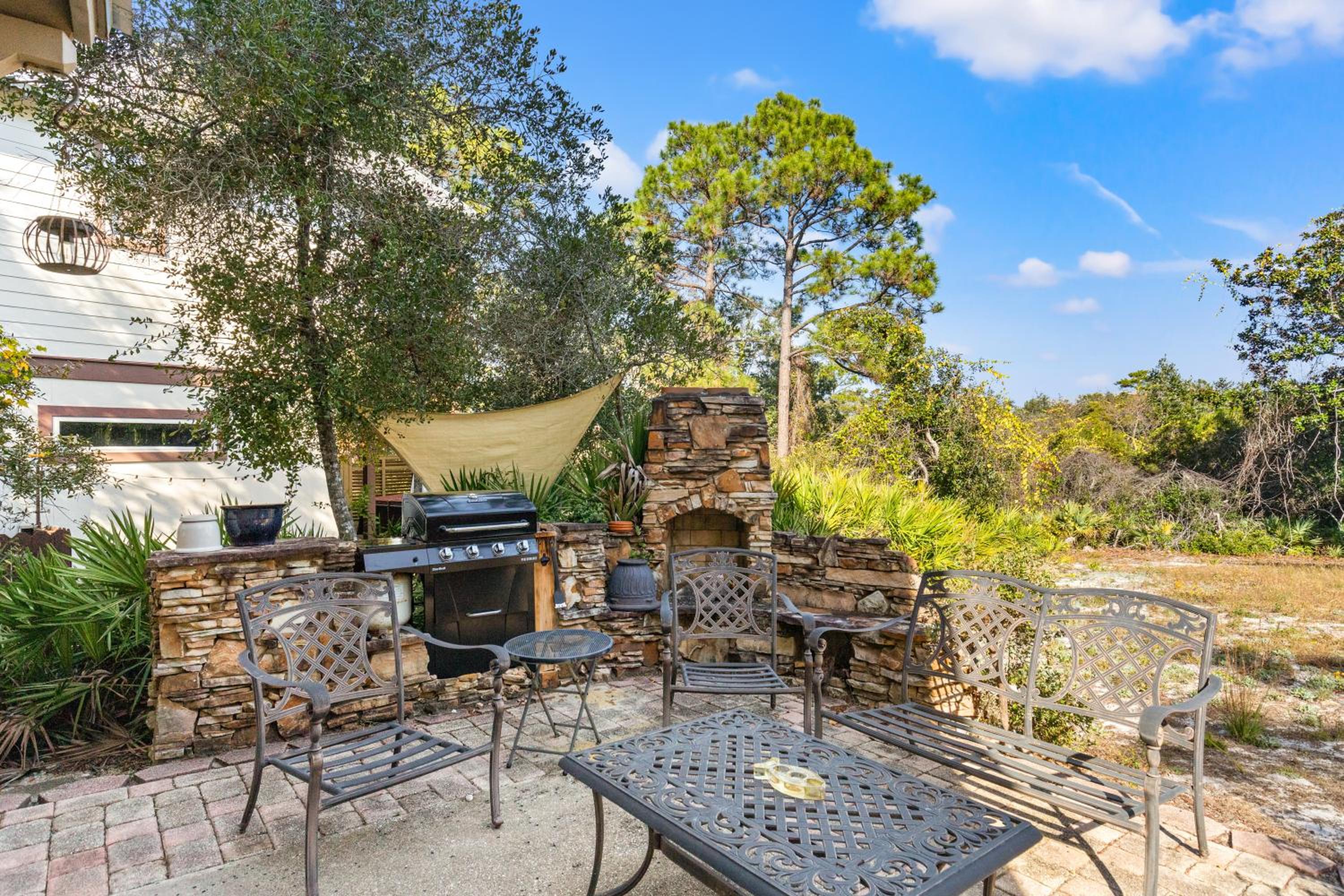 Sunset Cove: Charming 3BR/3BA Beach House Sleeps 8 with Sunsets & Serenity
