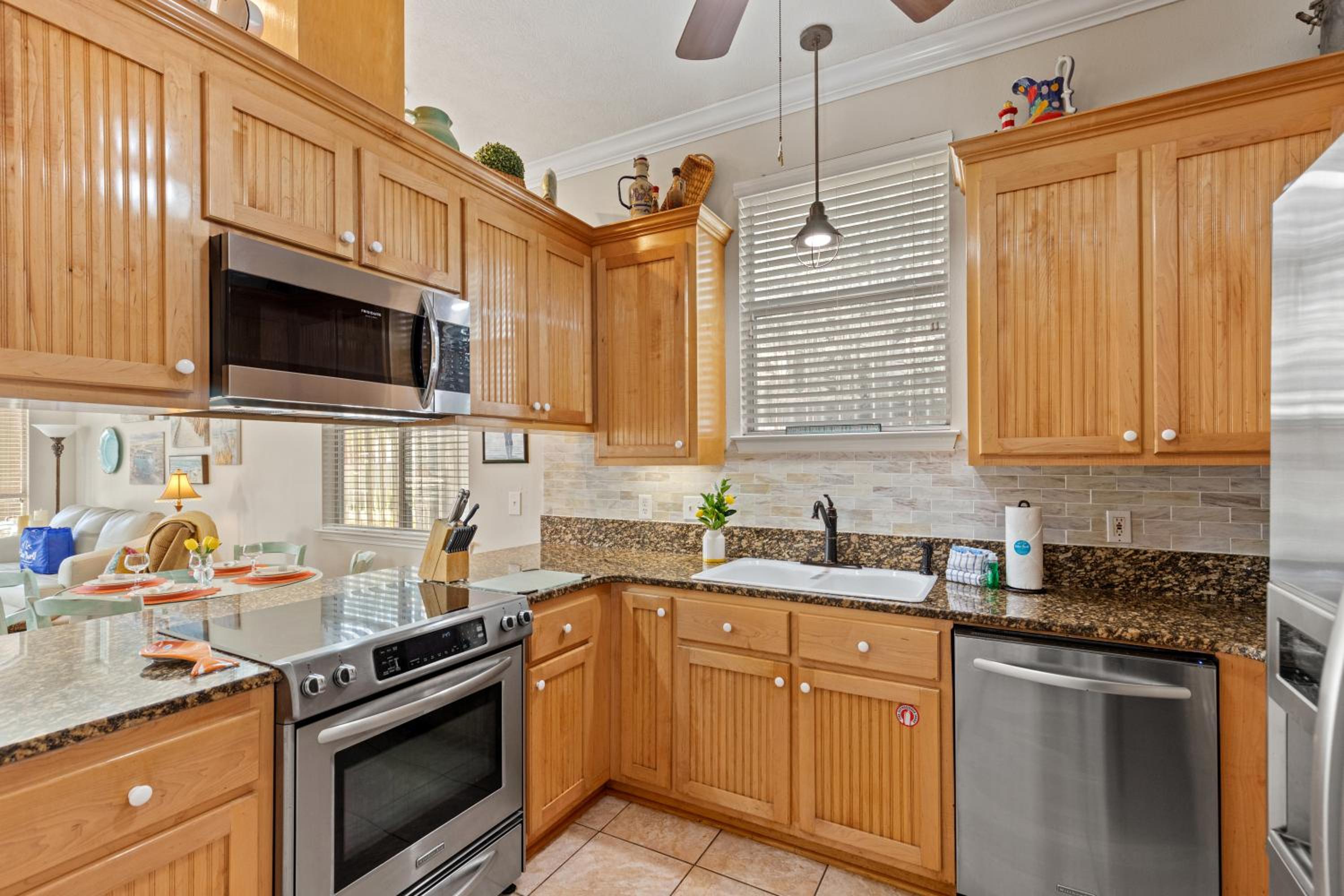 Sunset Cove: Charming 3BR/3BA Beach House Sleeps 8 with Sunsets & Serenity