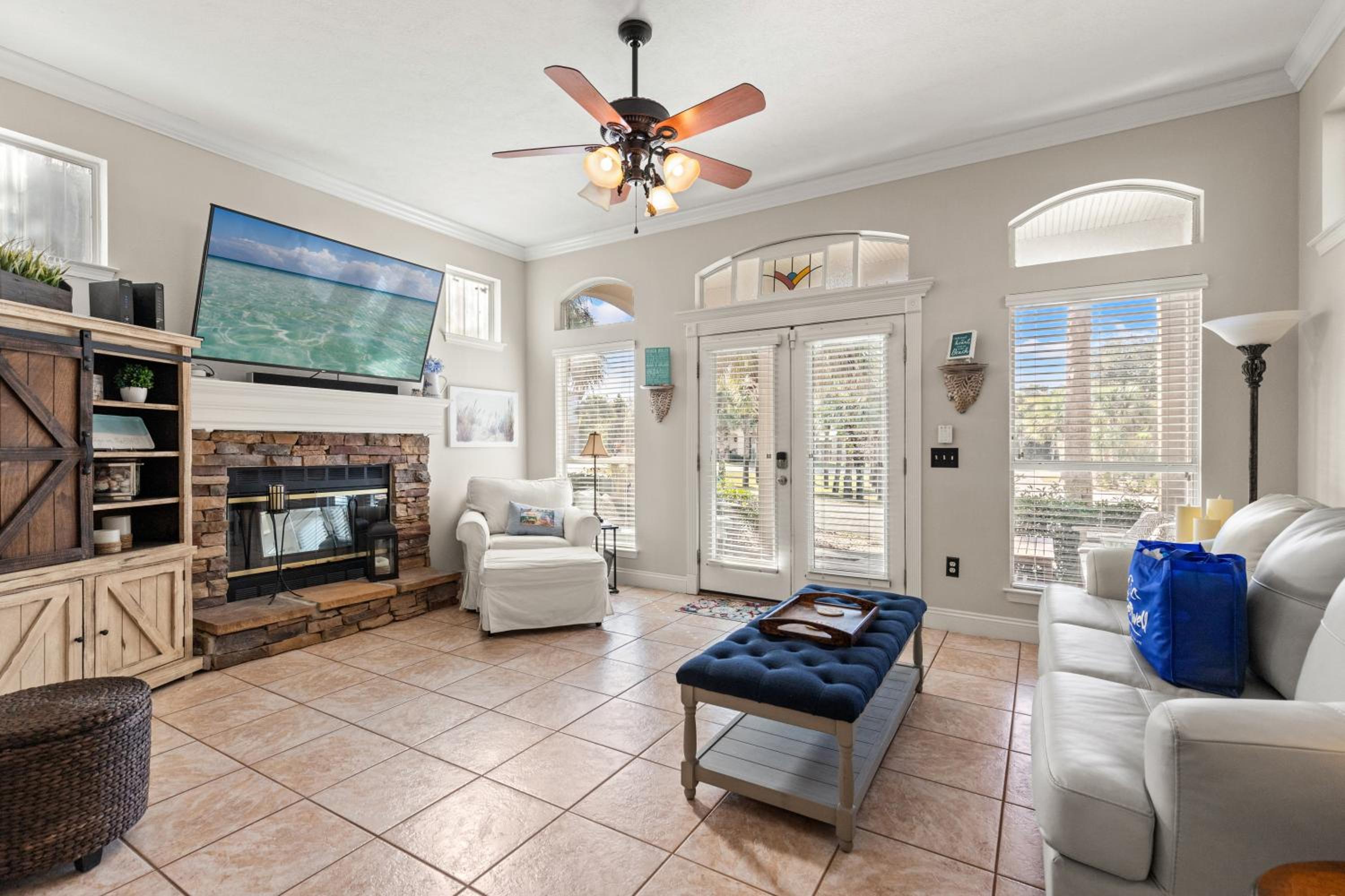 Sunset Cove: Charming 3BR/3BA Beach House Sleeps 8 with Sunsets & Serenity