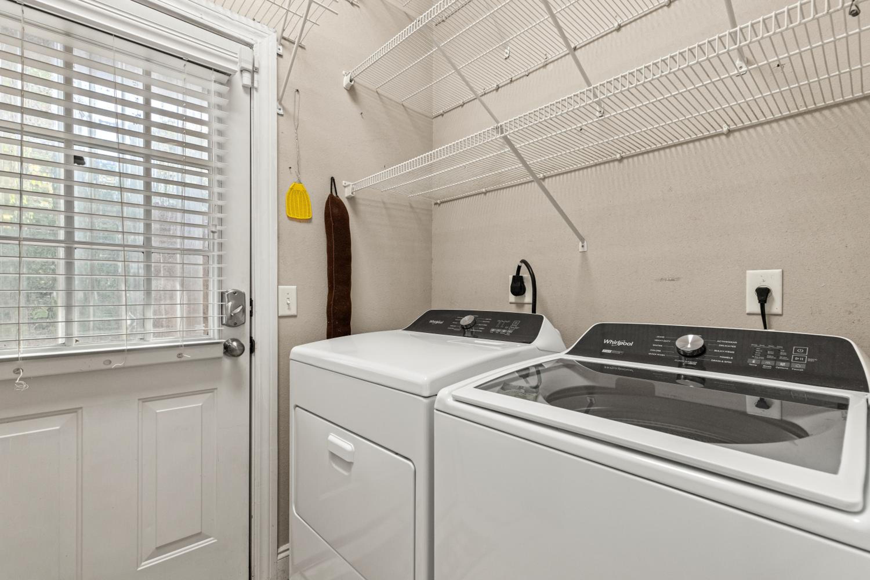 Sunset Cove: Charming 3BR/3BA Beach House Sleeps 8 with Sunsets & Serenity