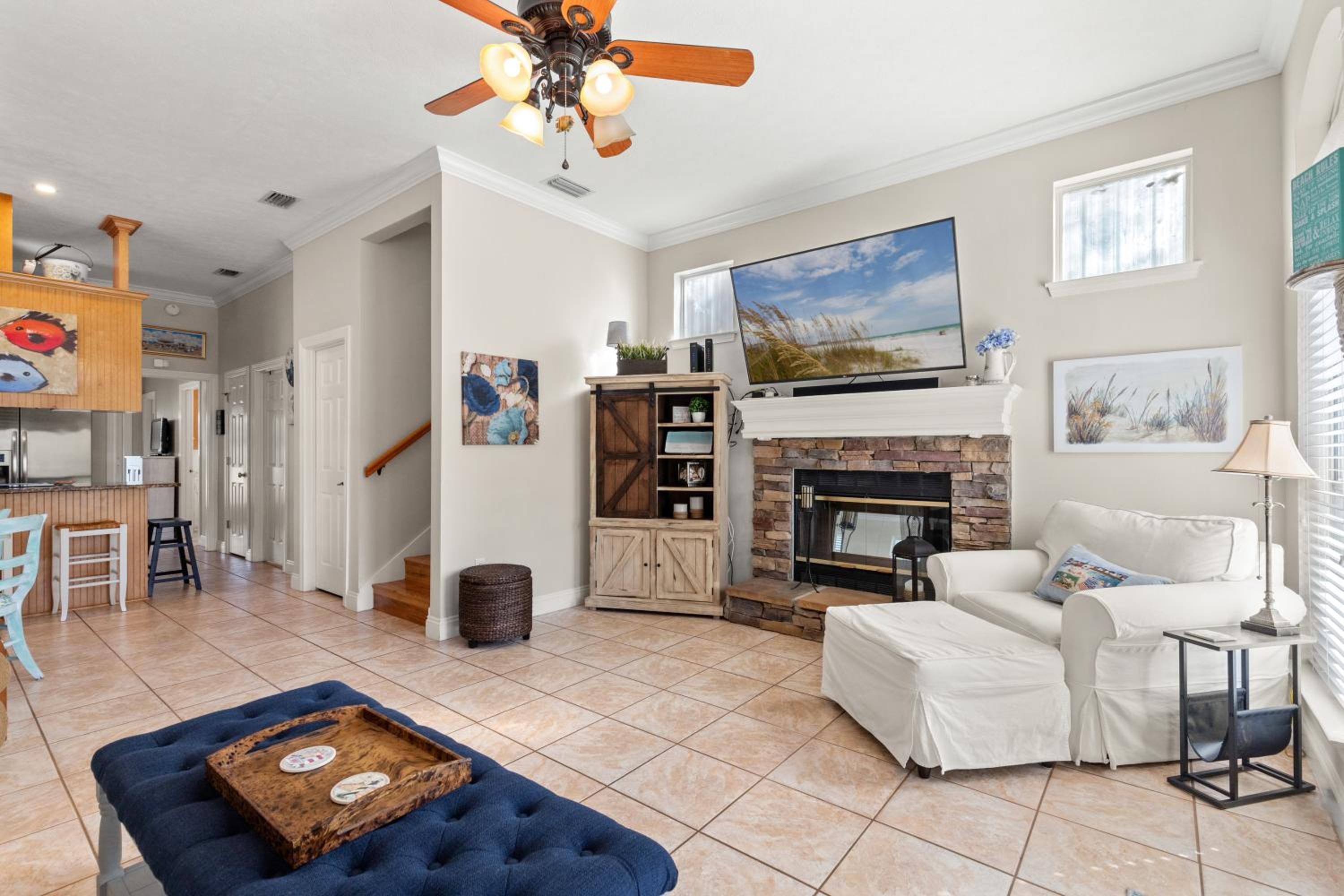 Sunset Cove: Charming 3BR/3BA Beach House Sleeps 8 with Sunsets & Serenity