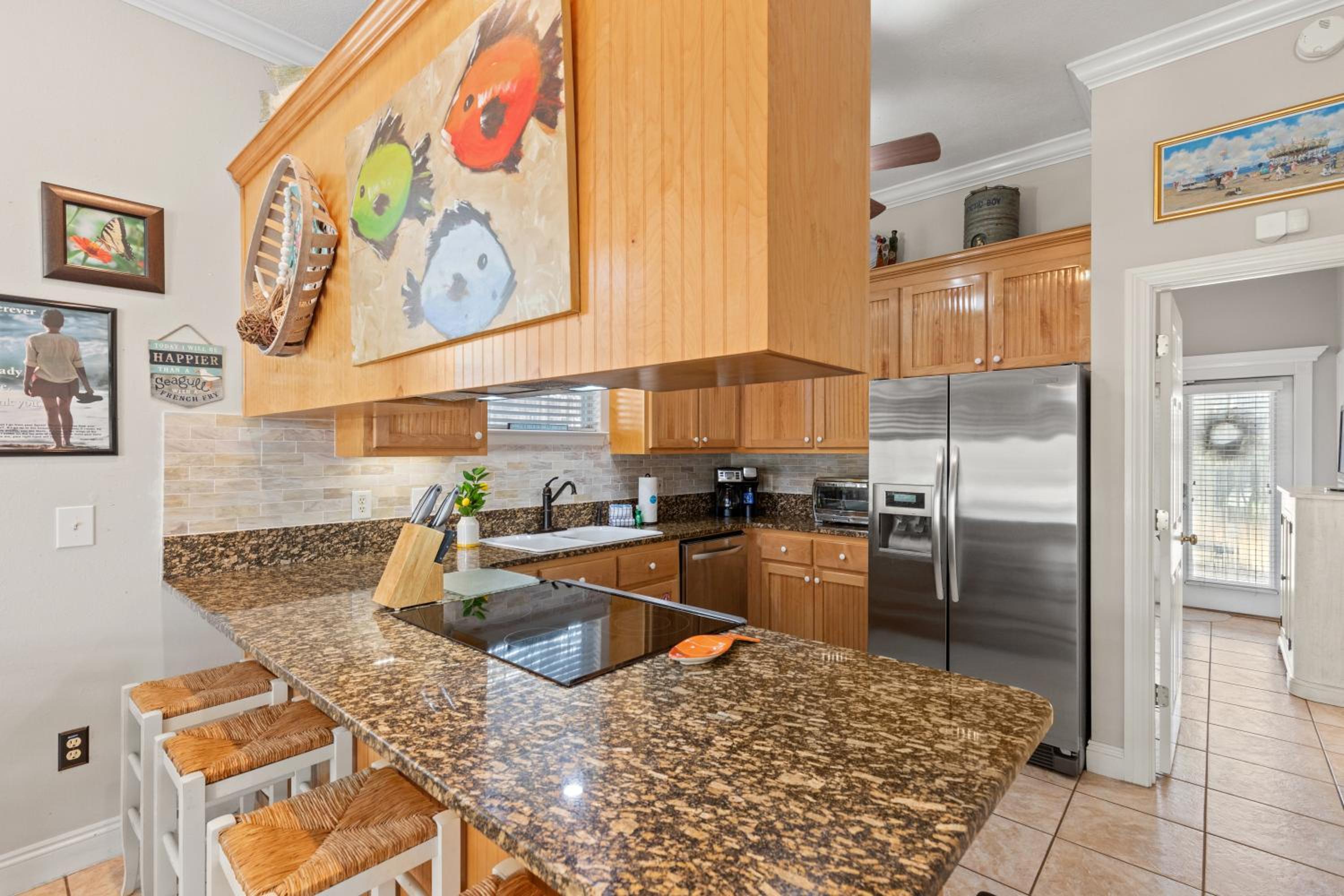 Sunset Cove: Charming 3BR/3BA Beach House Sleeps 8 with Sunsets & Serenity