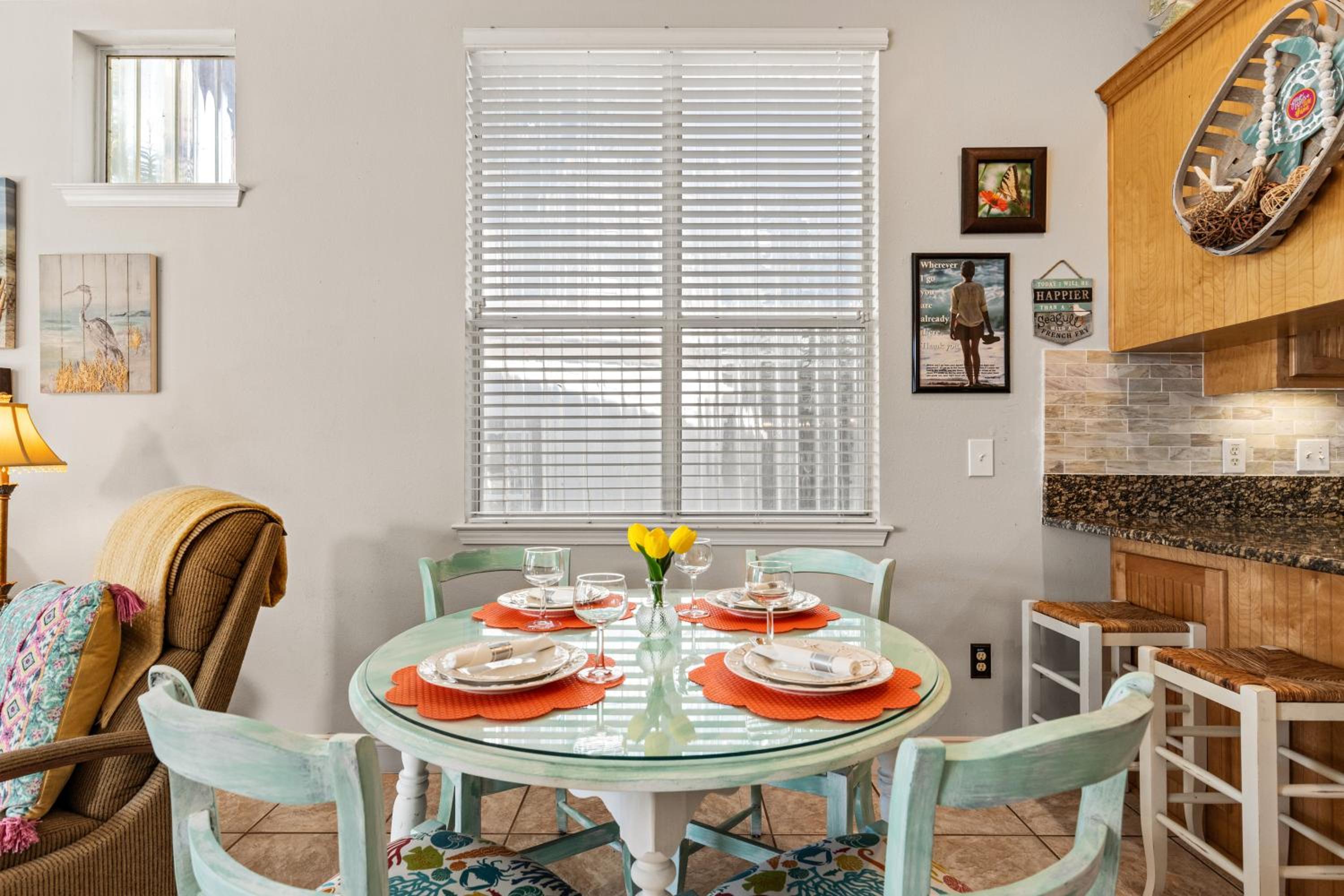 Sunset Cove: Charming 3BR/3BA Beach House Sleeps 8 with Sunsets & Serenity