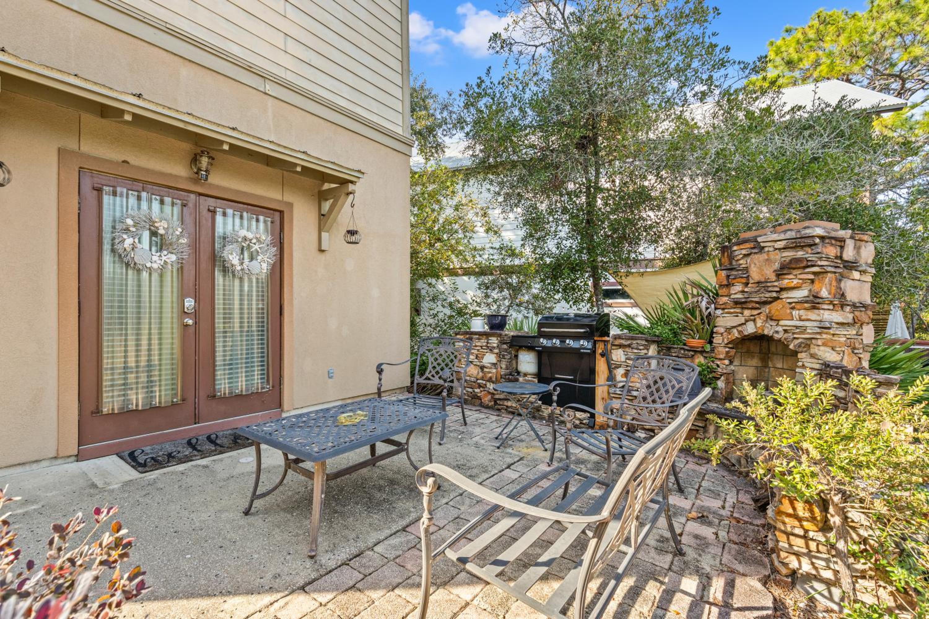 Sunset Cove: Charming 3BR/3BA Beach House Sleeps 8 with Sunsets & Serenity