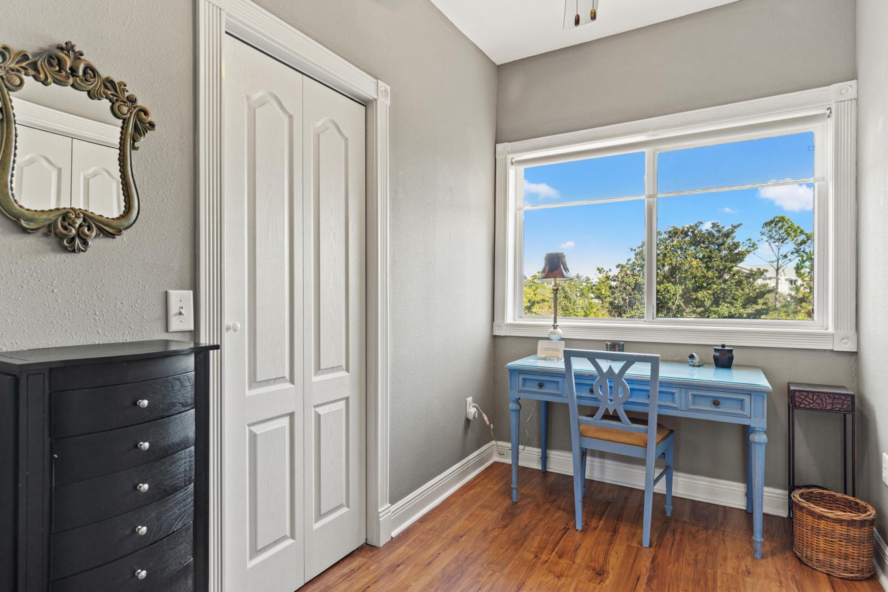 Sunset Cove: Charming 3BR/3BA Beach House Sleeps 8 with Sunsets & Serenity