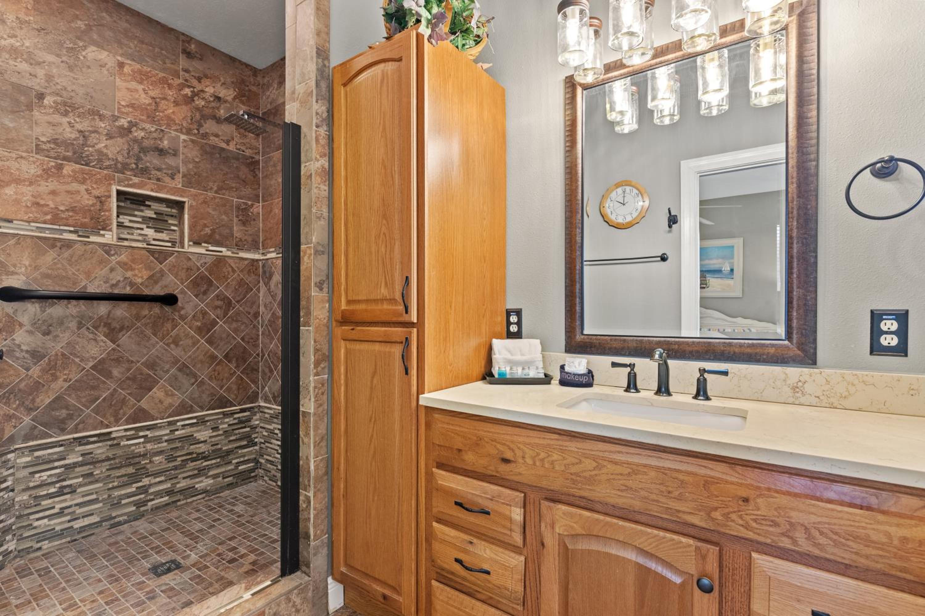 Sunset Cove: Charming 3BR/3BA Beach House Sleeps 8 with Sunsets & Serenity