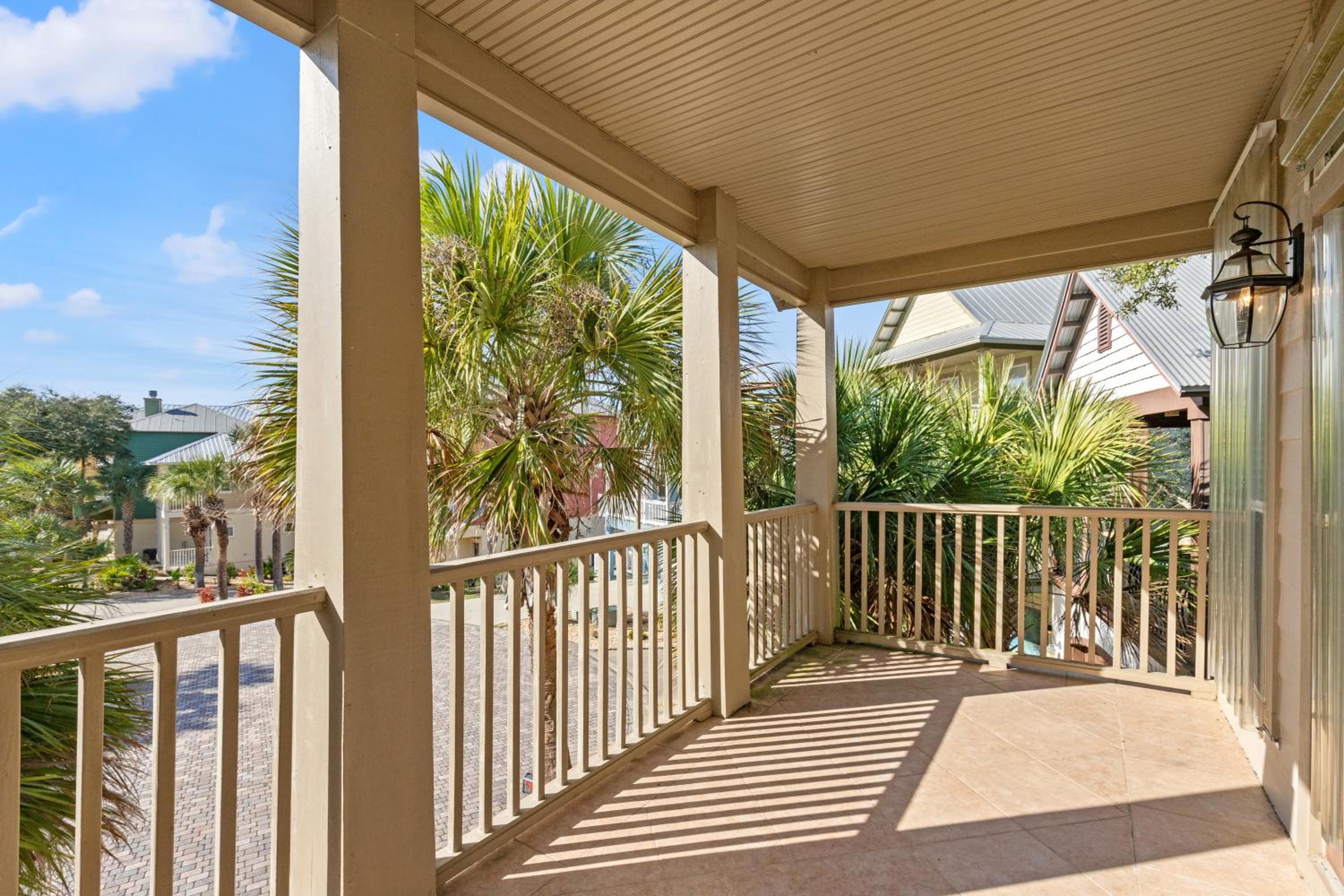 Sunset Cove: Charming 3BR/3BA Beach House Sleeps 8 with Sunsets & Serenity