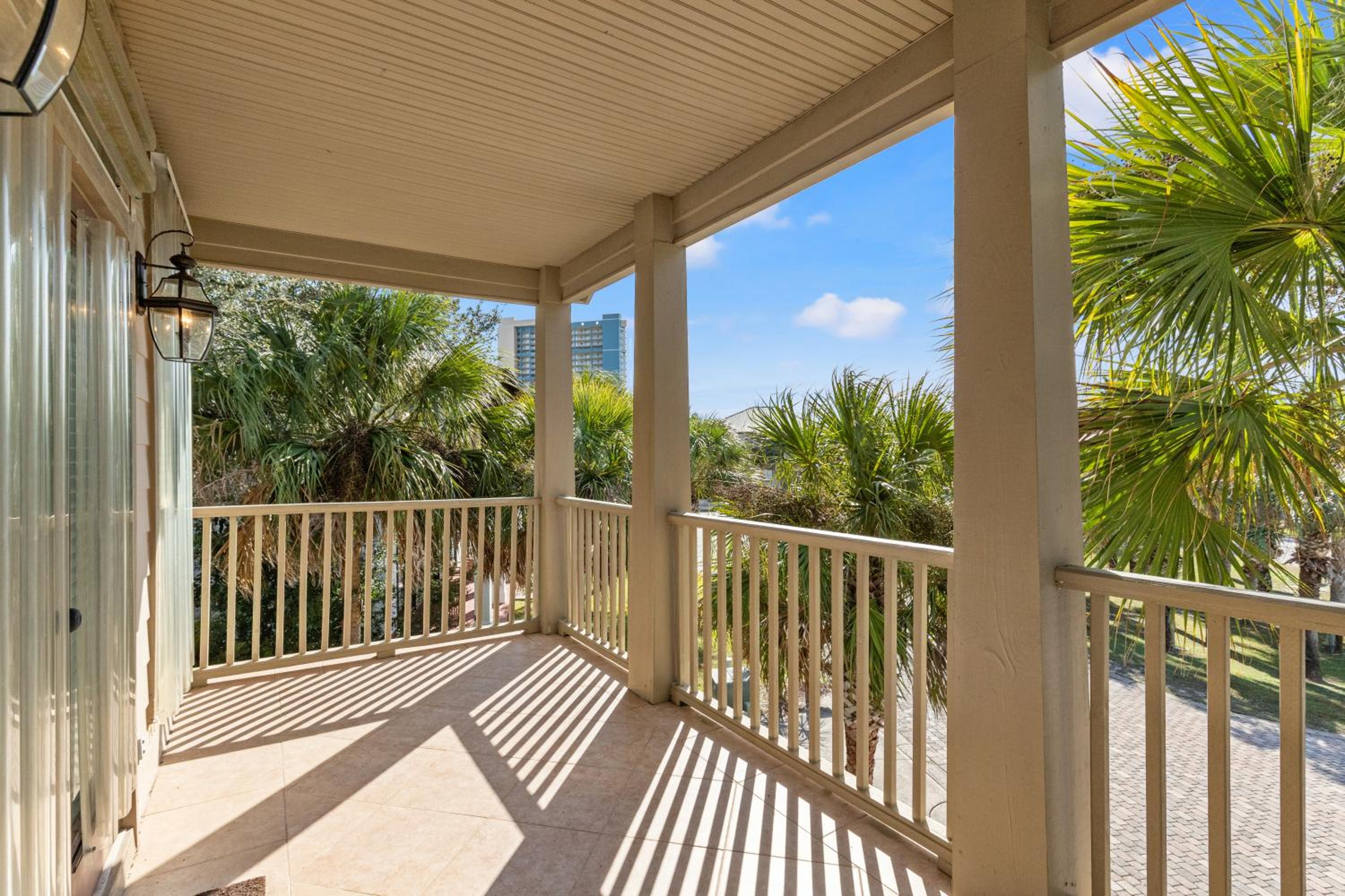 Sunset Cove: Charming 3BR/3BA Beach House Sleeps 8 with Sunsets & Serenity