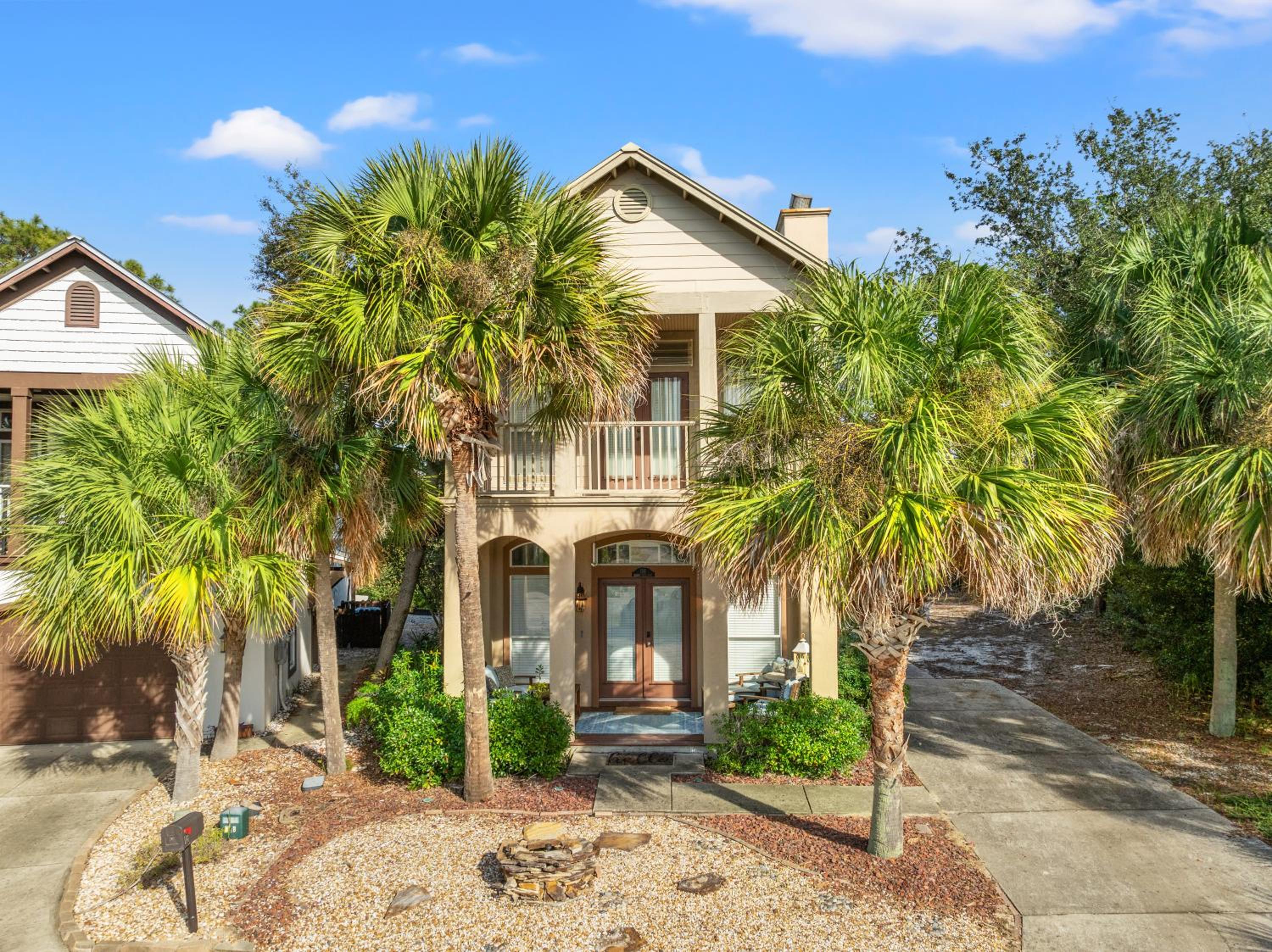 Sunset Cove: Charming 3BR/3BA Beach House Sleeps 8 with Sunsets & Serenity