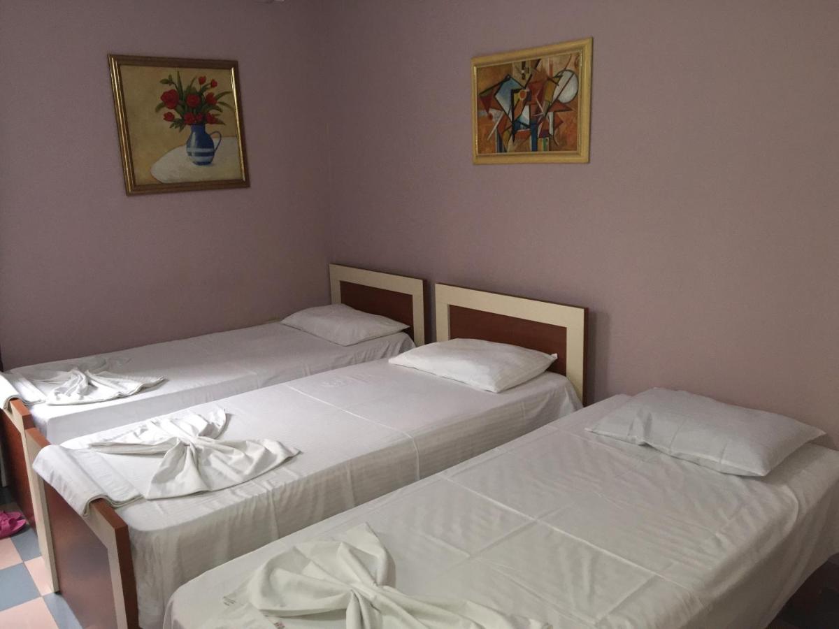 Hostel Grande House