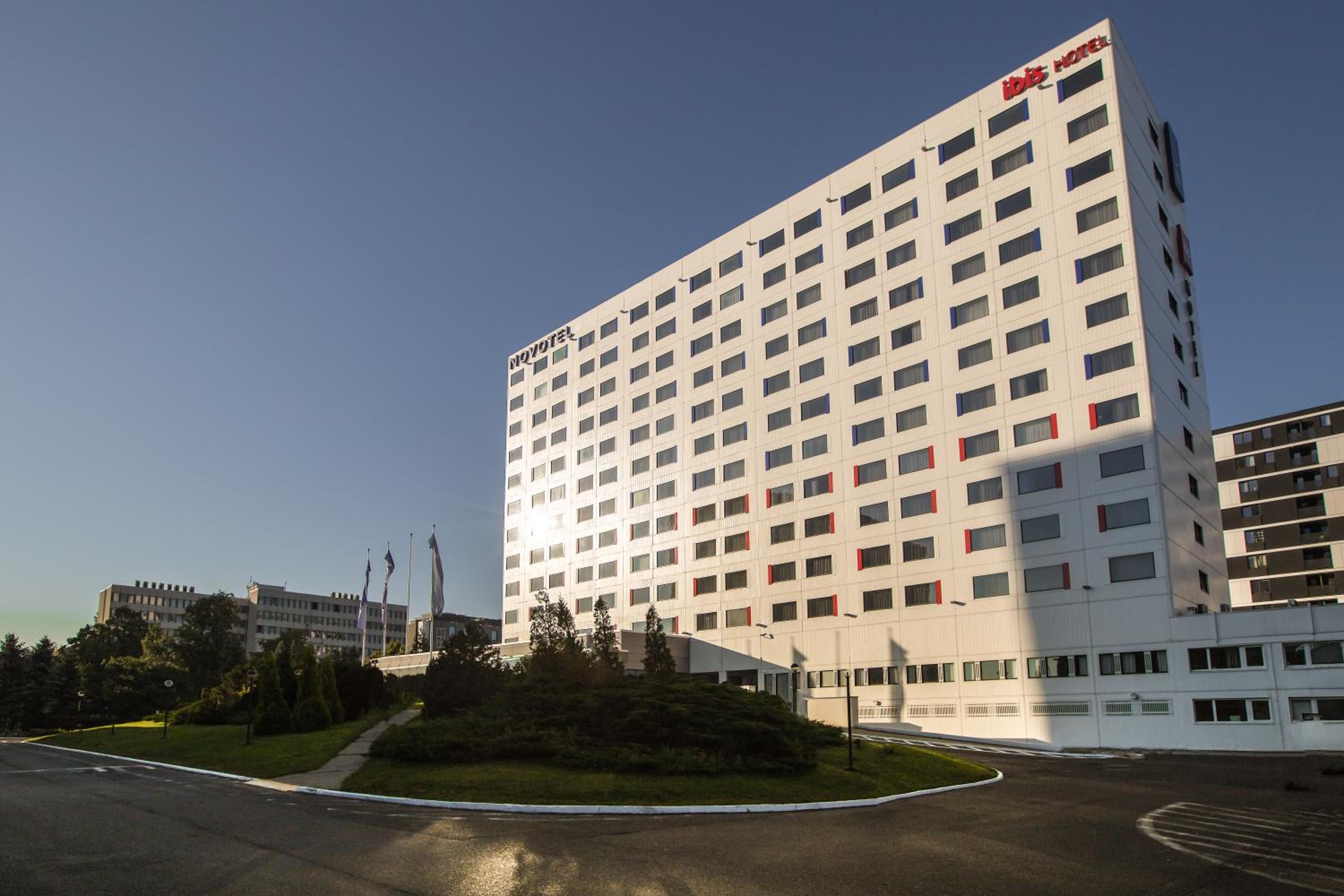 Hotel Ibis Wroclaw Centrum - Image 1