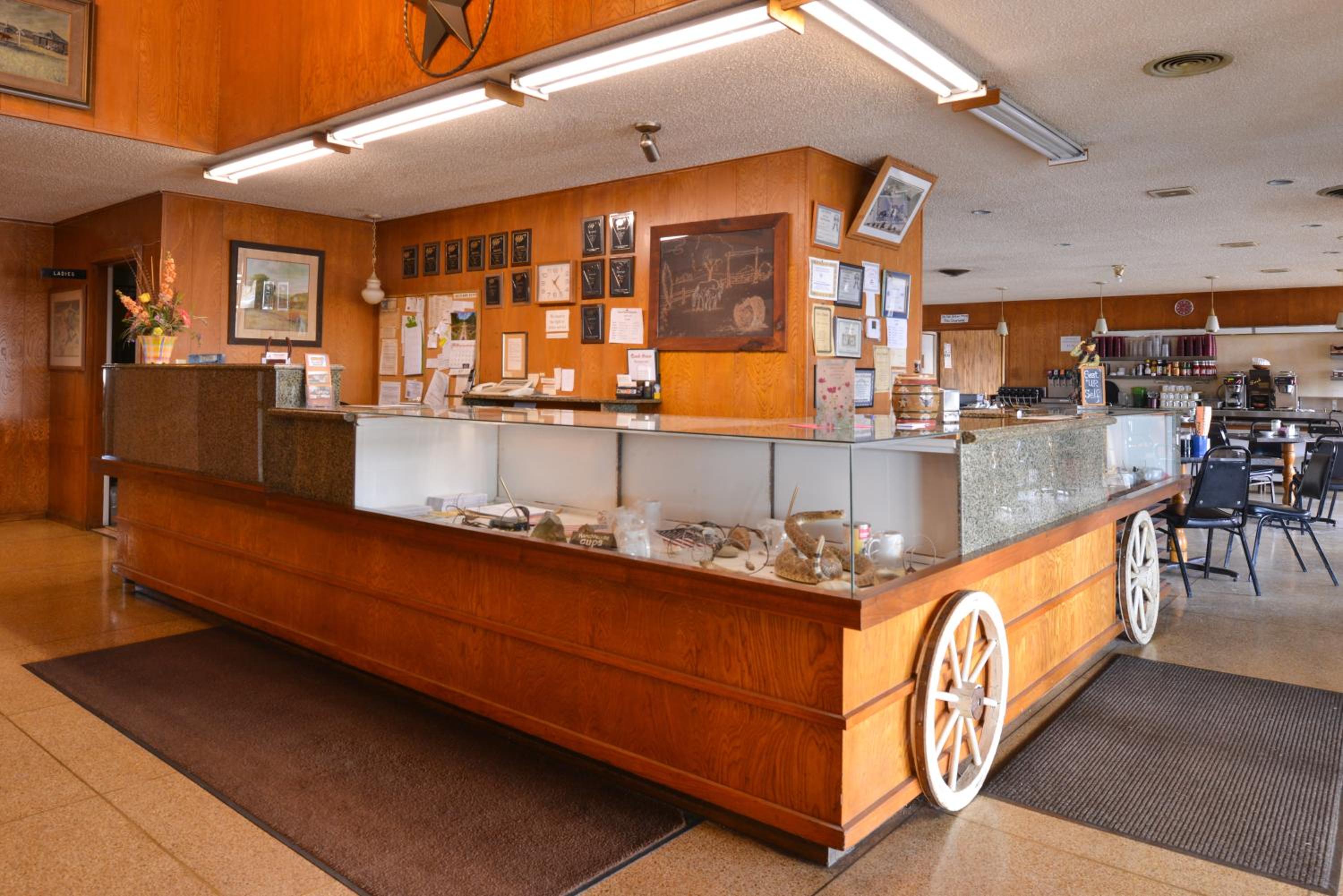 Sweetwater Vacations - Ranch House Motel - Property Image 3