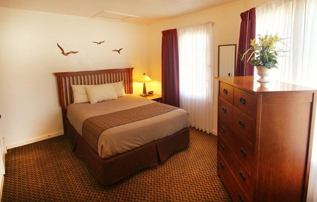 Capitola Venetian Hotel 100