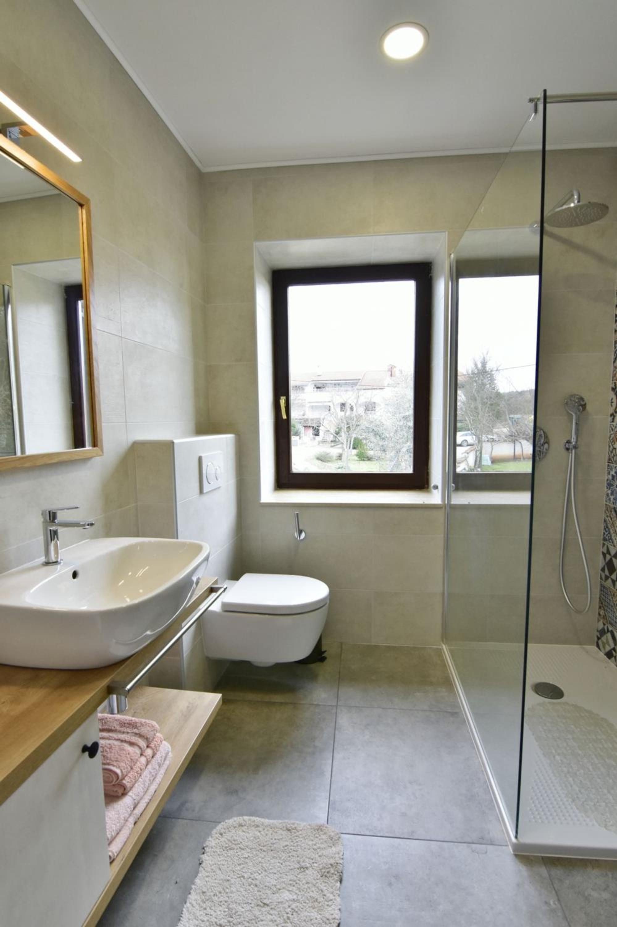 Two-story holiday home for in Valica